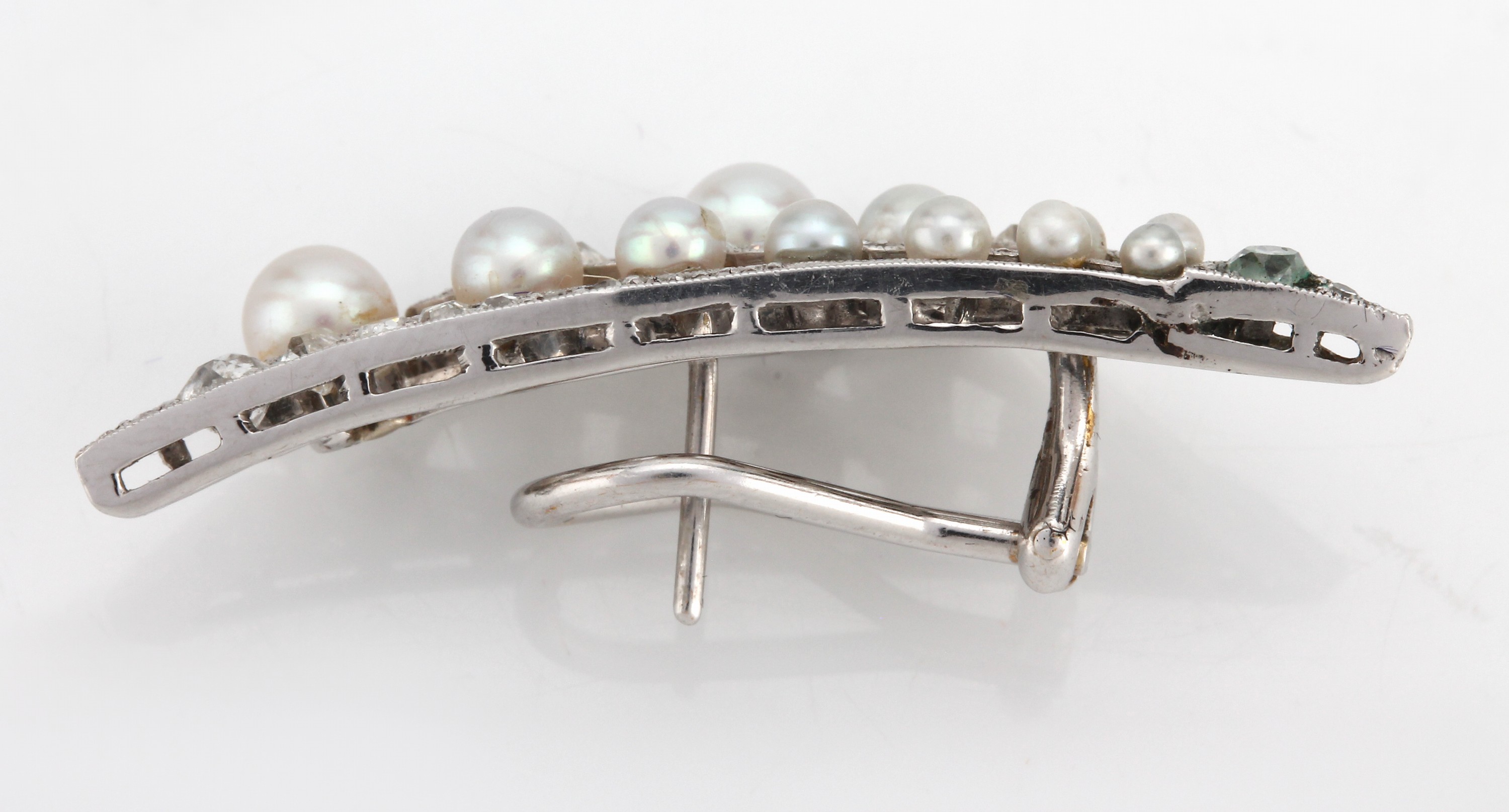 Detail c: Paar 18 kt Gold Diamant-Perl-Ohrstecker, WG750/000, 42 Altschliffdiamanten und Diamantrosen zus. ca. 1.0 ct Weiß/p, Perlen in versch. Größen und ...