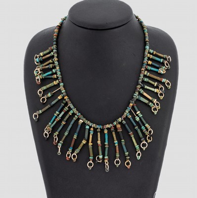 Image Ausgefallenes Collier, wohl Indien um 1900, versch. Farbstein-Linsen, u.a. Türkis, ...