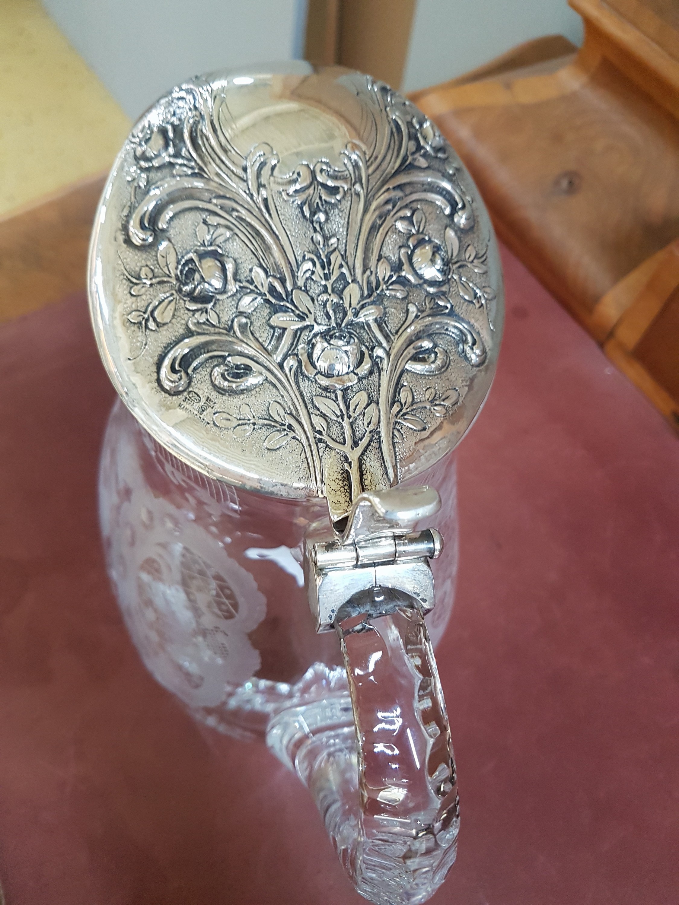 Detail b: Henkelkrug mit Silbermontur, deutsch, Anfang, 20.Jh., Sterlingsilber, H.ca. 23 cm