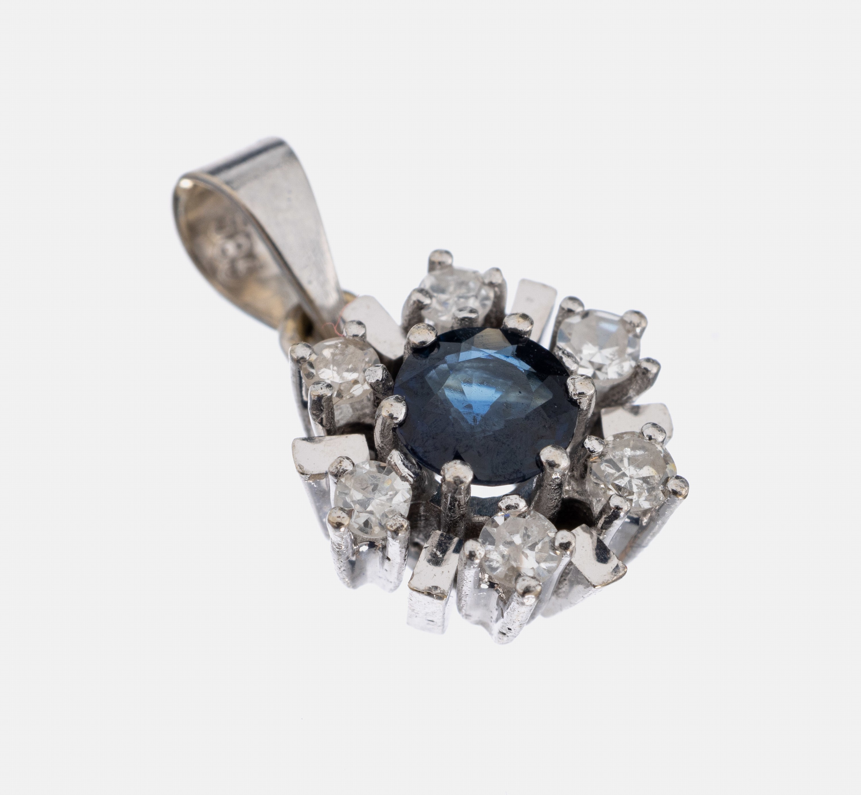 14 kt Gold Saphir-Brillant-Anhänger, WG 585/000, rundfacett. Saphir ca. 0.22 ct, 6 8/8-Diamanten zus. ca. 0.18 ct Weiß/p, ca. 1.9 g, D. ca. 9 mm