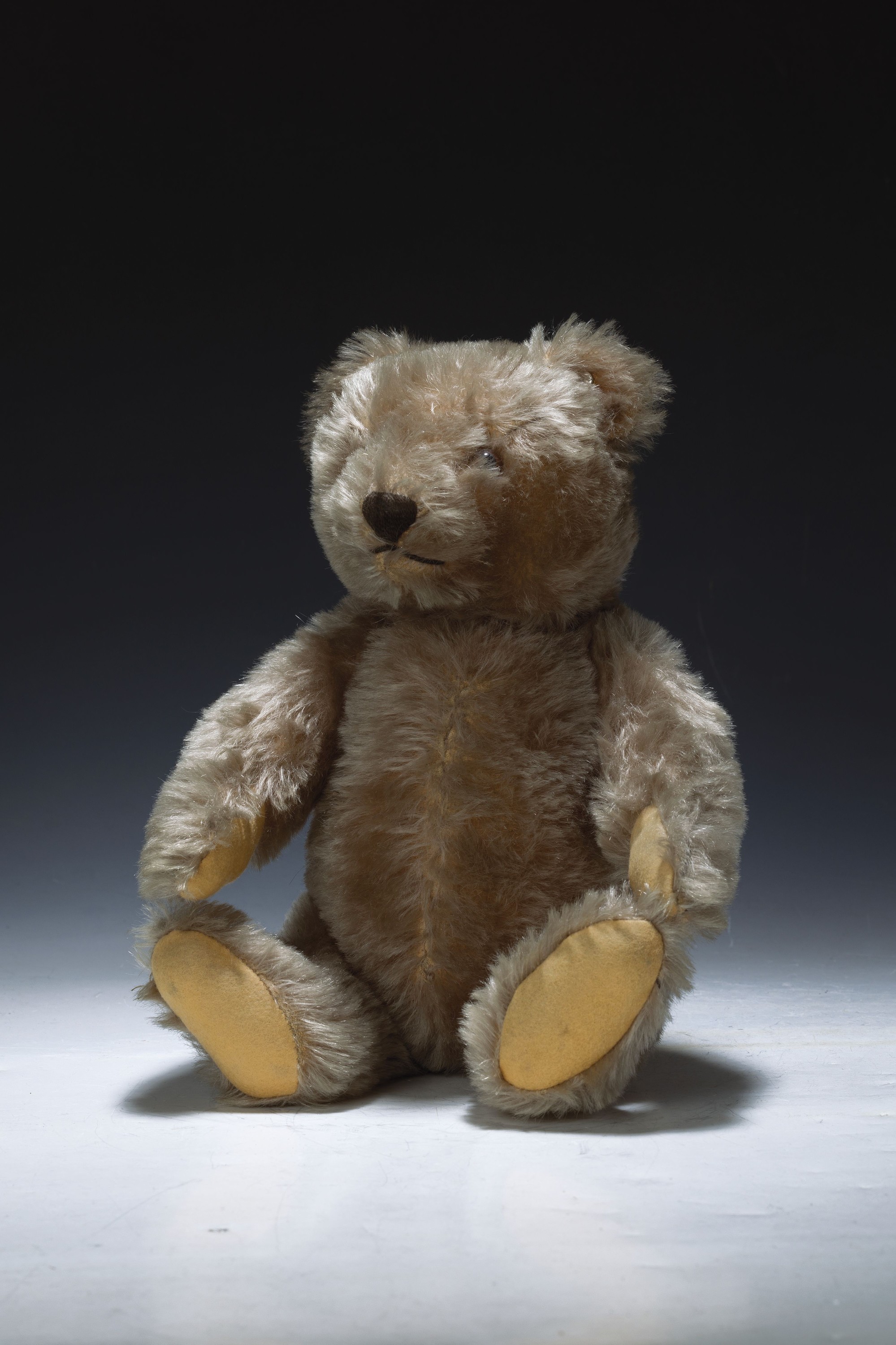 Teddy, Steiff, 2.H.20.Jh., blonder Plüsch, Knopf im Ohr, blaue Glasaugen, Scheibengelenke, H.ca. 35 cm, min. Alterssp.