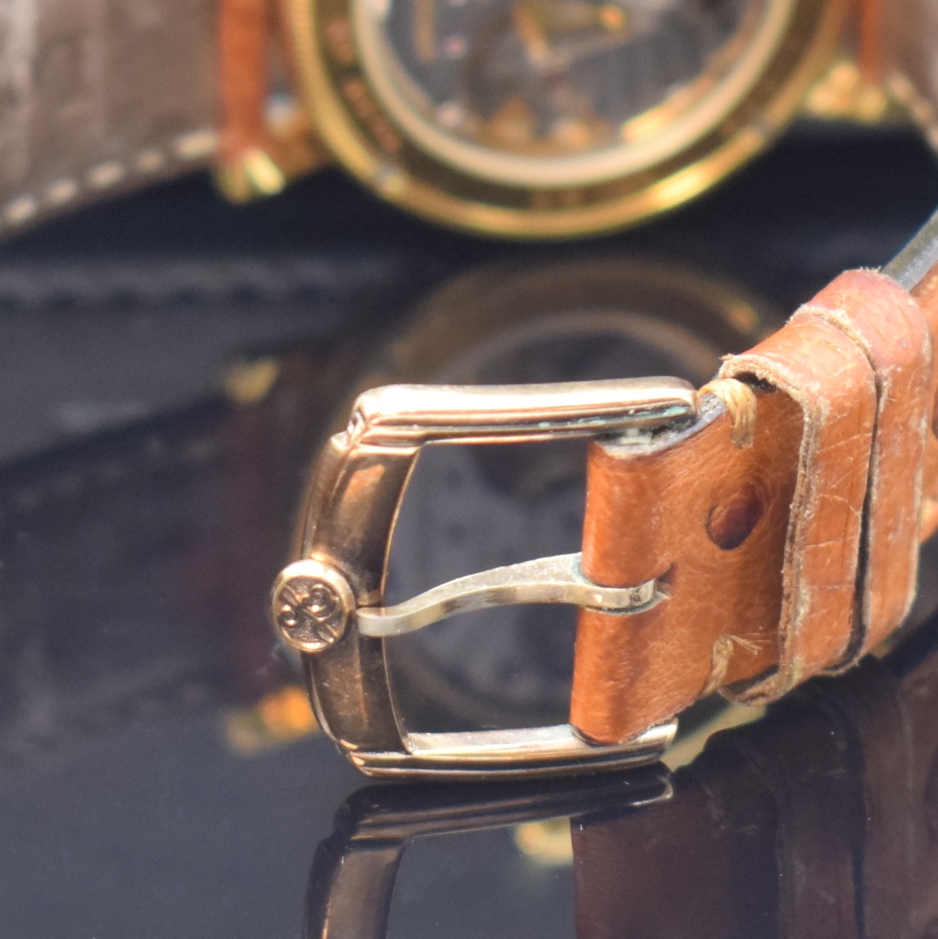 Detail b: LOUIS ERARD Herrenarmbanduhr La Longue Ligne, Schweiz um 1995, Handaufzug, verg. Geh. beids. vergl., orig. Lederband m. orig. Dornschl., Boden 4-fach ...