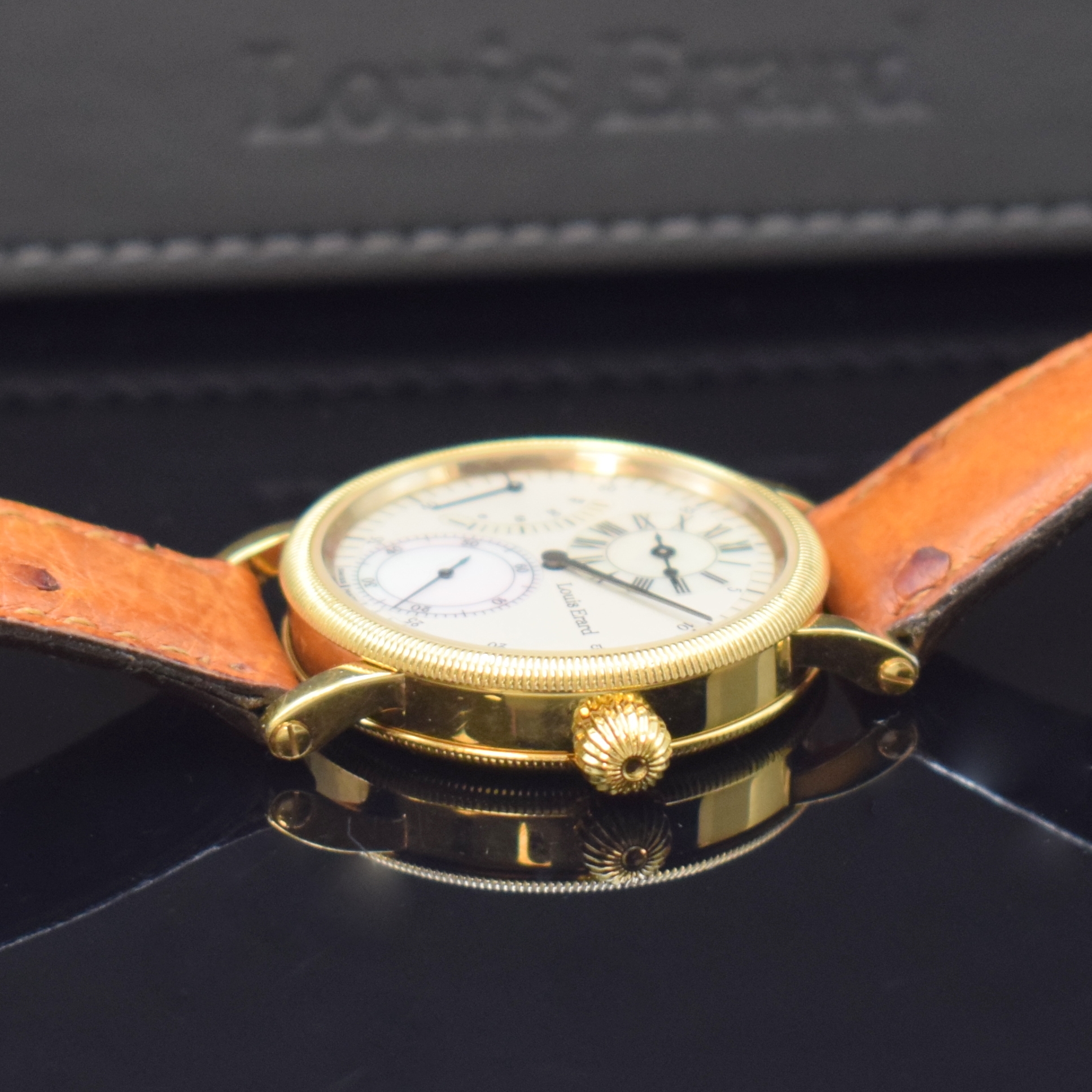 Detail c: LOUIS ERARD Herrenarmbanduhr La Longue Ligne, Schweiz um 1995, Handaufzug, verg. Geh. beids. vergl., orig. Lederband m. orig. Dornschl., Boden 4-fach ...