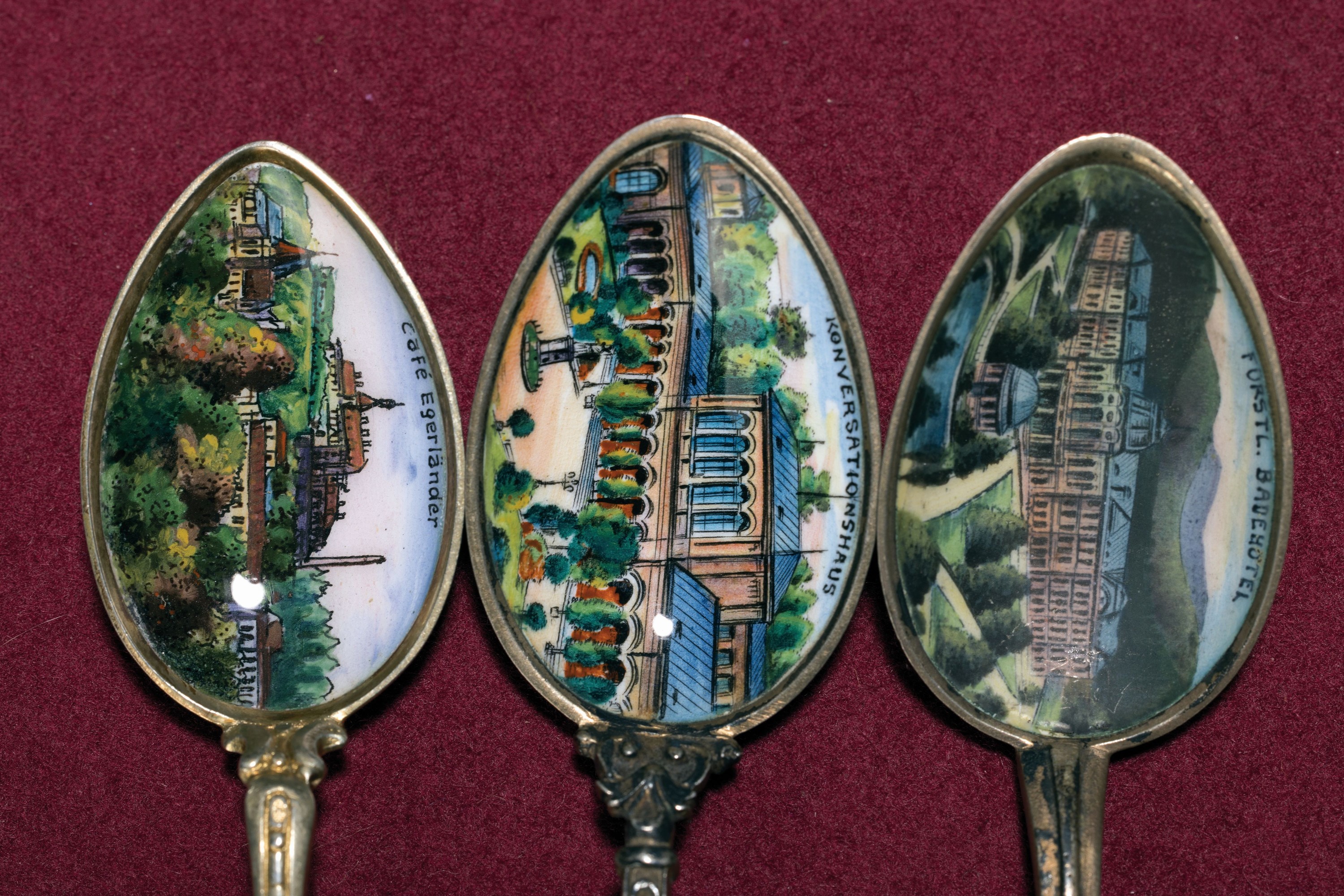 Detail c: 10 Andenkenlöffel, Silber/versilbert, 7x mit 800er Silberstempel: Bad Wildungen, Fürst. Badehotel; Baden Baden Konversationshaus, l. ber.; Albrecht ...