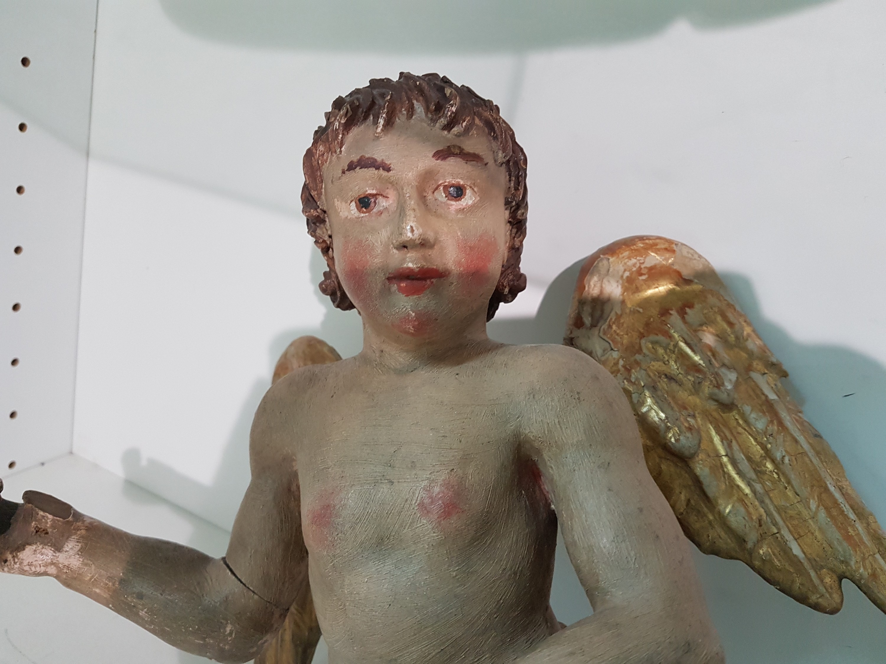 Detail d: Paar Putten, süddeutsch, 19. Jh., Lindenholz geschnitzt und polychrom gefaßt, H. je ca. 37cm
