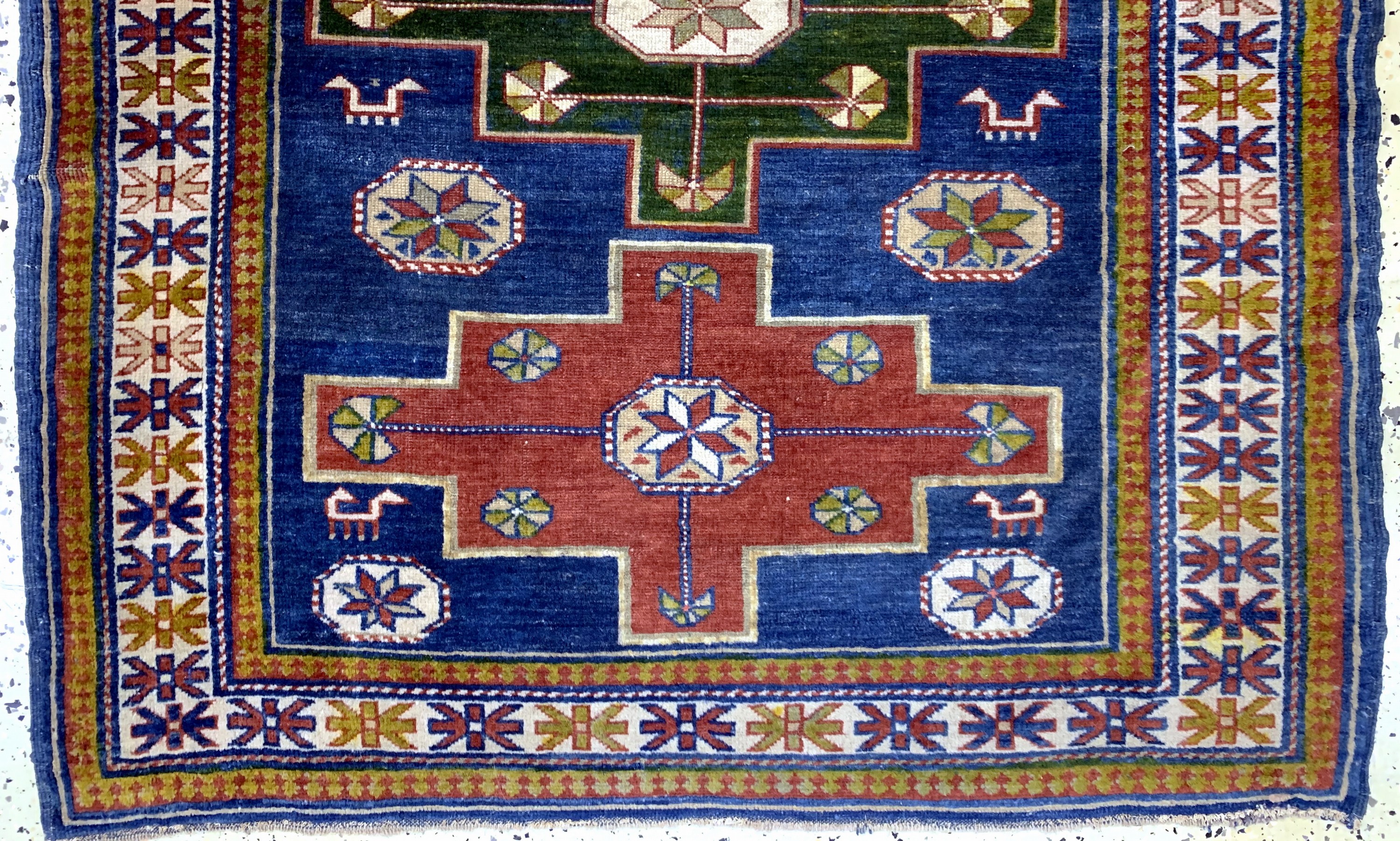Detail b: Derbent antik, Kaukasus, um 1900, Wolle aufWolle, ca. 135 x 113 cm, EHZ: 3
