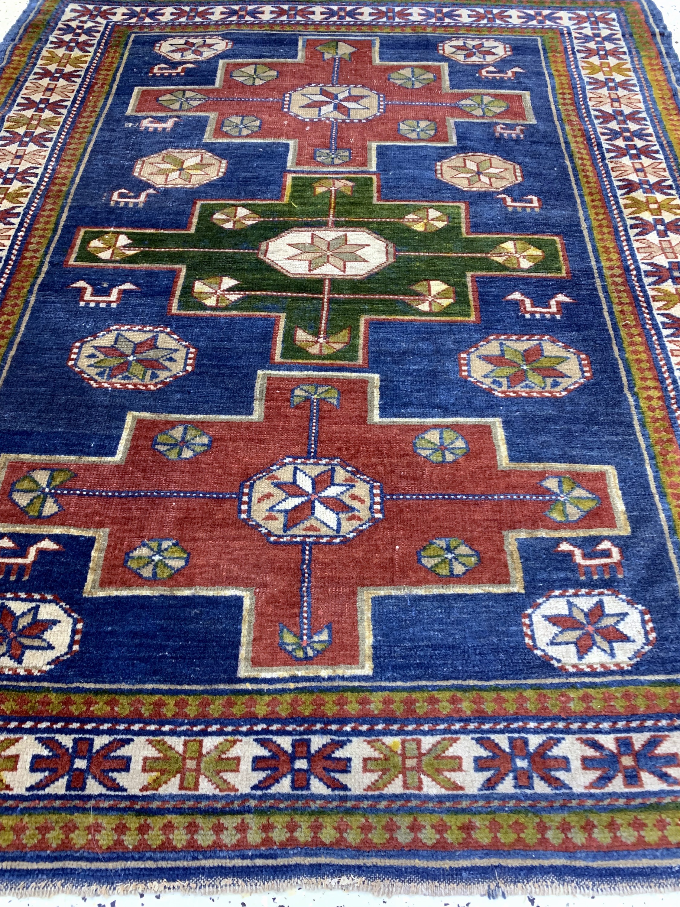 Detail c: Derbent antik, Kaukasus, um 1900, Wolle aufWolle, ca. 135 x 113 cm, EHZ: 3