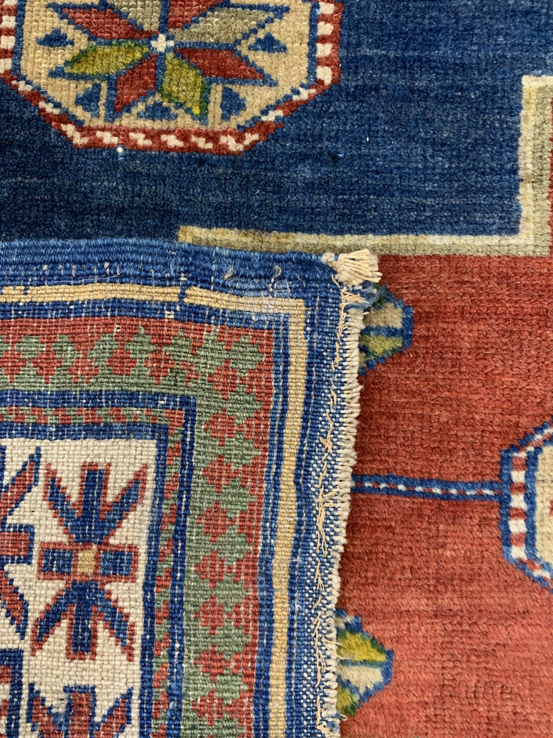 Detail d: Derbent antik, Kaukasus, um 1900, Wolle aufWolle, ca. 135 x 113 cm, EHZ: 3
