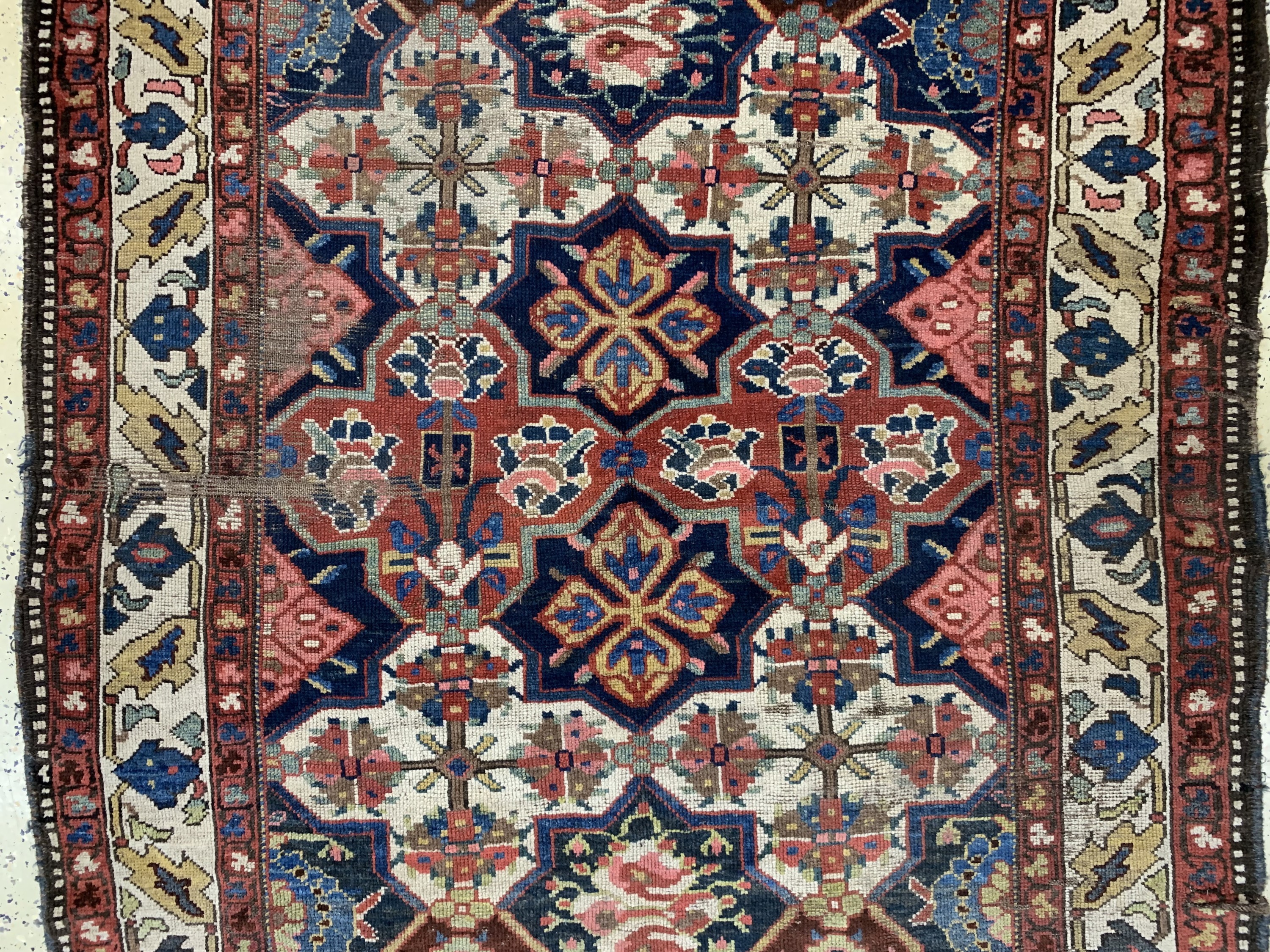 Detail b: Bachtiar antik, Persien, 19.Jhd, Wolle auf Wolle, ca. 230 x 150 cm, EHZ: 4