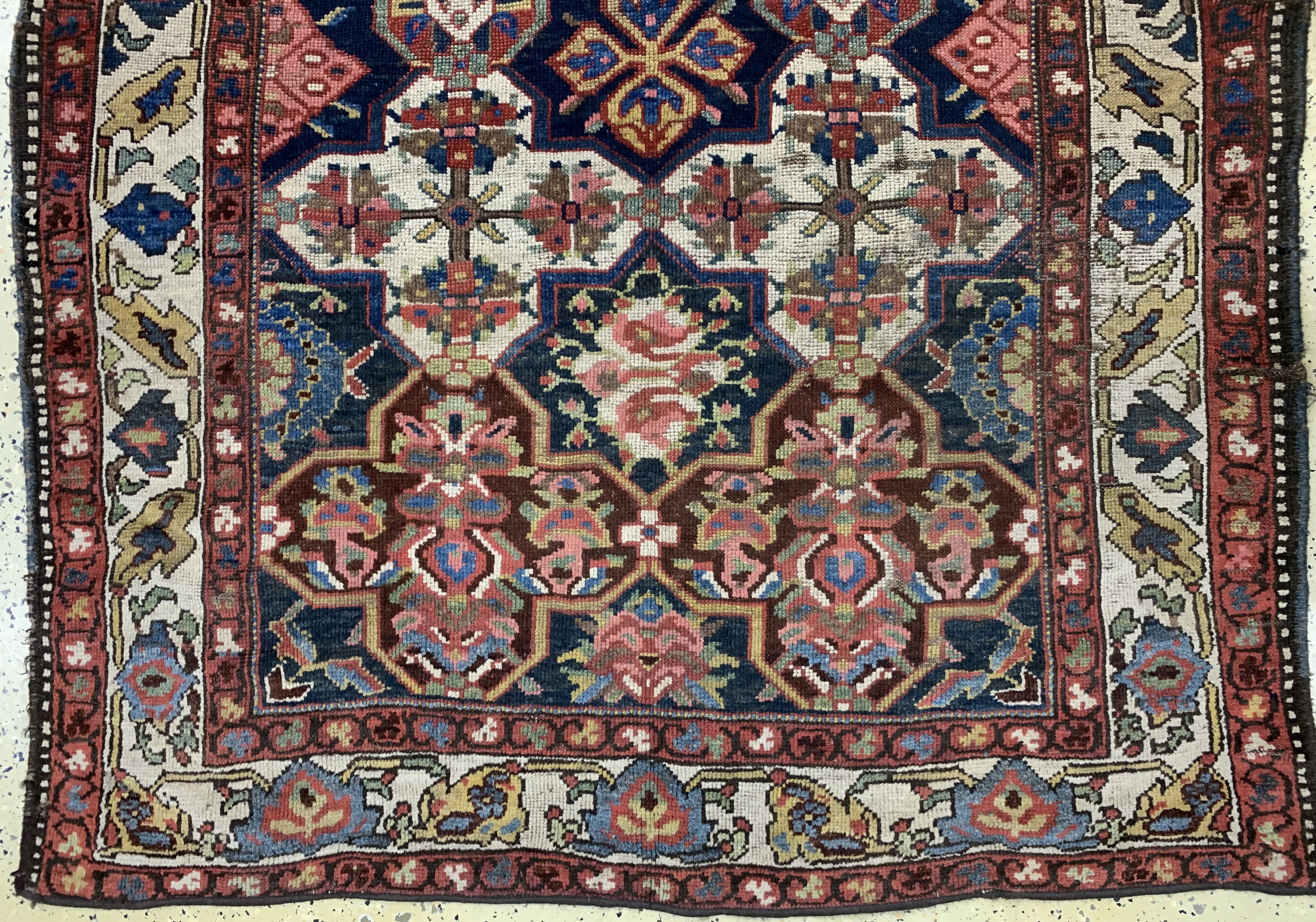 Detail c: Bachtiar antik, Persien, 19.Jhd, Wolle auf Wolle, ca. 230 x 150 cm, EHZ: 4