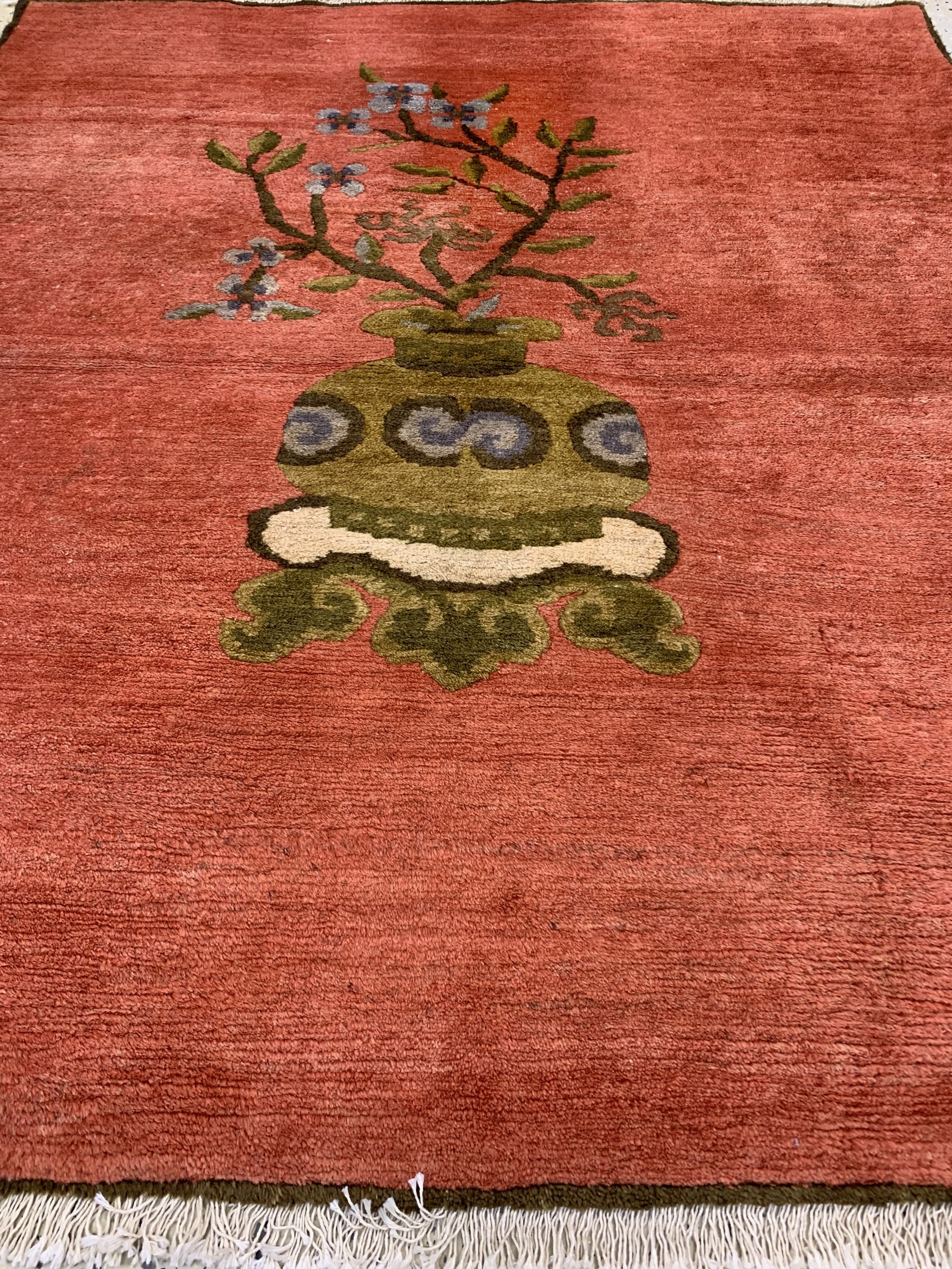 Detail d: Vasen-Teppich, Mongolai, Mitte 20.Jhd, Wolle auf Baumwolle, ca. 155 x 136 cm, EHZ: 2