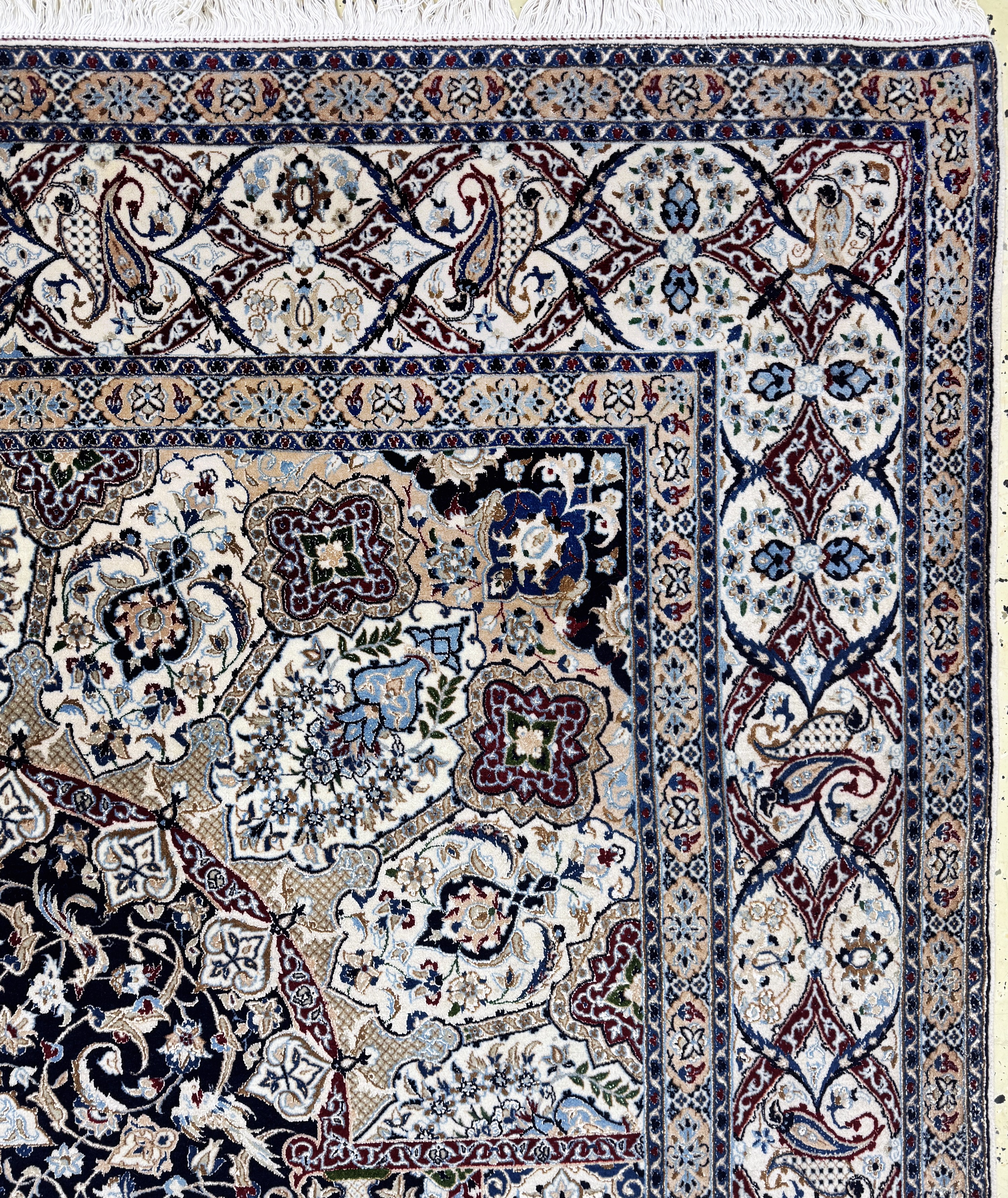 Detail g: Nain fein(6 La), Persien, Mitte 20.Jhd, Korkwolle mit Seide, ca. 305 x 205 cm, , ca. 1,0 Mio. Kn/qm, EHZ: 1-2, (Fransen erneuert)