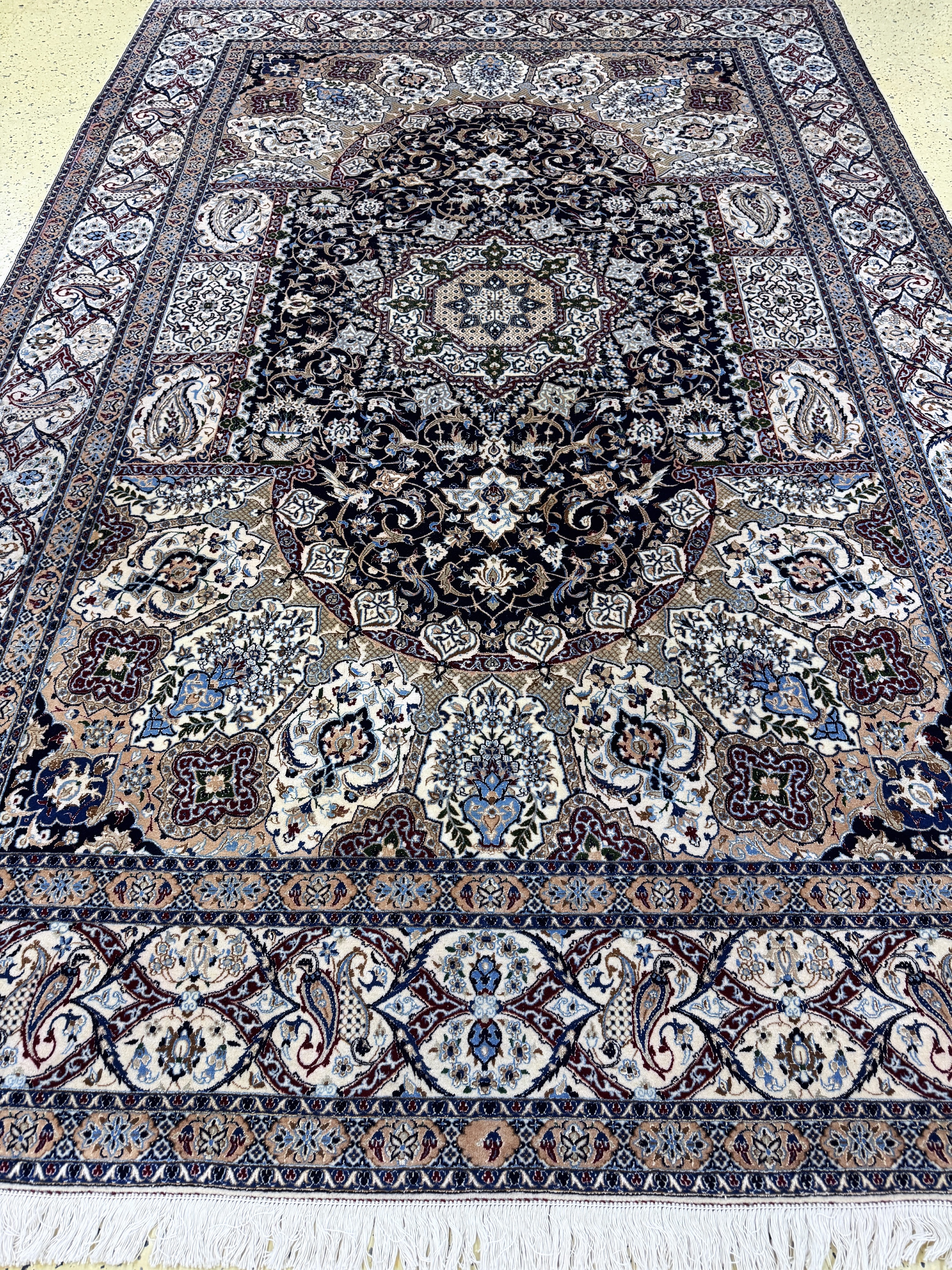 Detail h: Nain fein(6 La), Persien, Mitte 20.Jhd, Korkwolle mit Seide, ca. 305 x 205 cm, , ca. 1,0 Mio. Kn/qm, EHZ: 1-2, (Fransen erneuert)