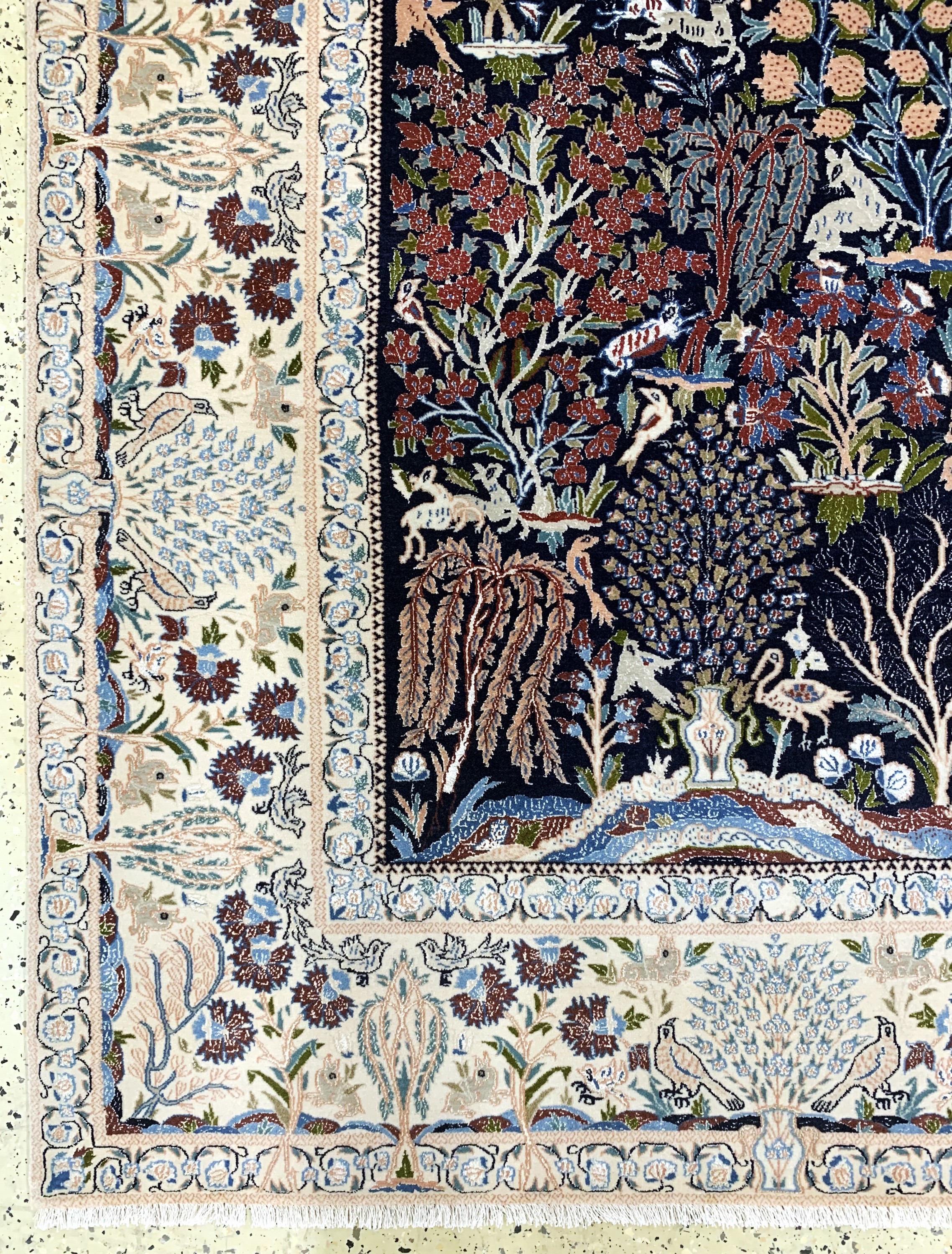 Detail c: Nain fein(6 La), Persien, signiert"PahlevanSafaie", Mitte 20.Jhd, Korkwolle mit Seide, ca. 297 x 199 cm, EHZ:(nahezu neuwertig).
