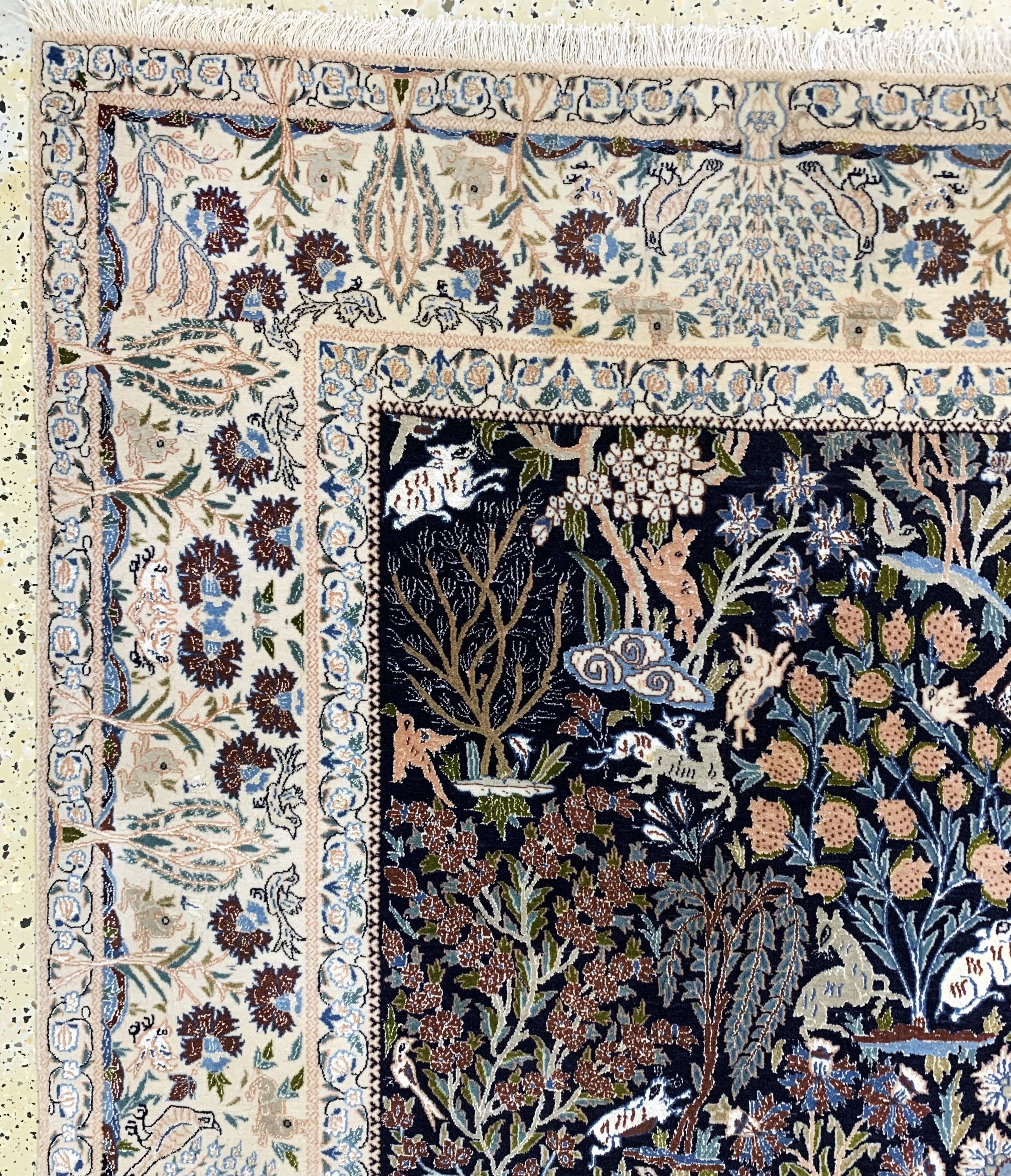 Detail e: Nain fein(6 La), Persien, signiert"PahlevanSafaie", Mitte 20.Jhd, Korkwolle mit Seide, ca. 297 x 199 cm, EHZ:(nahezu neuwertig).