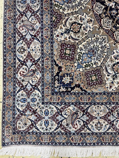 26879939b - Nain fein(6 La), Persien, Mitte 20.Jhd, Korkwolle mit Seide, ca. 305 x 205 cm, , ca. ...