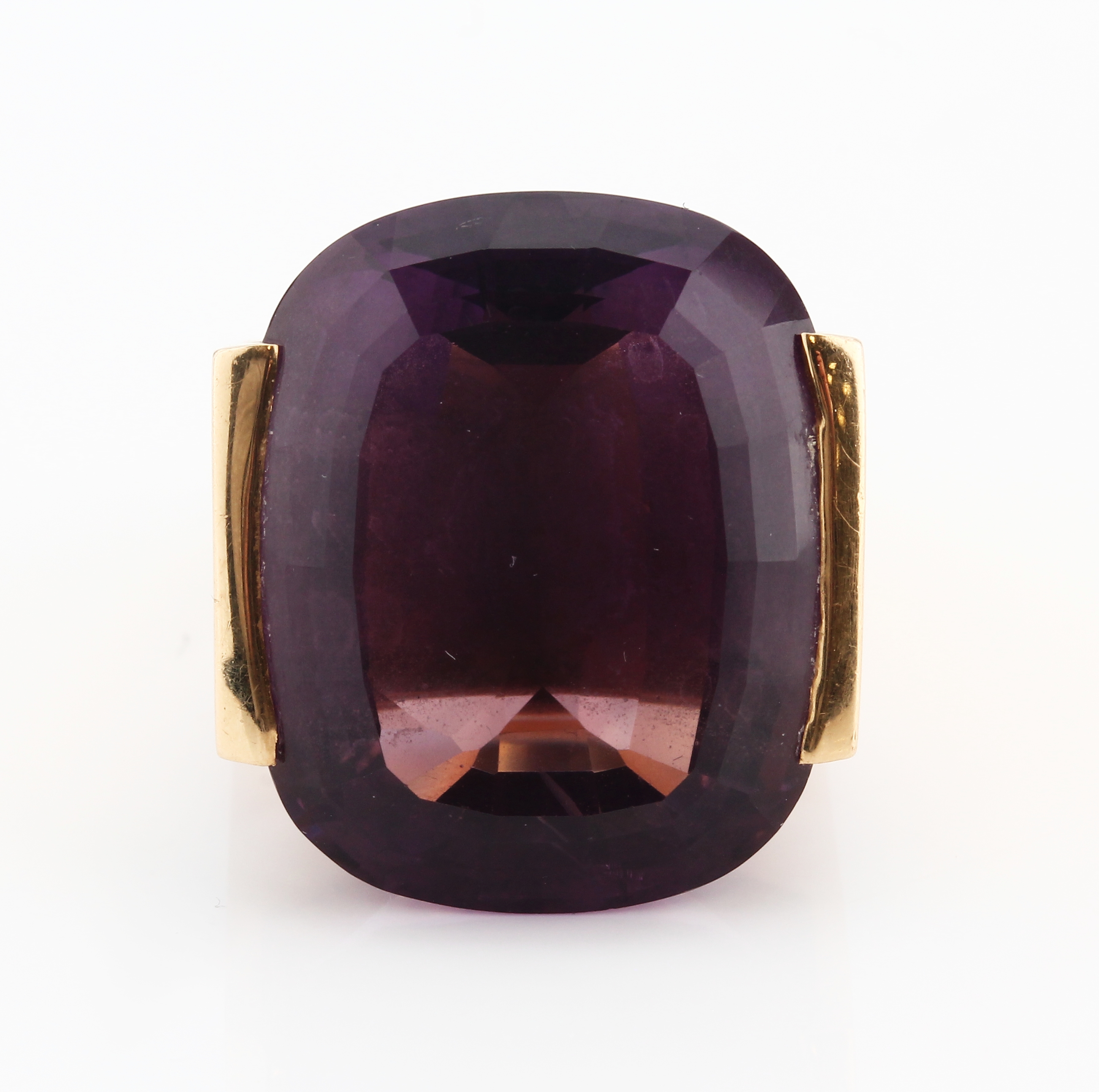 Detail a: 18 kt Gold Amethyst-Ring, GG 750/000, qualitätvolle Verarbeitung, facett. Amethyst ca. 45 ct, RW 55, ca. 33.2 g