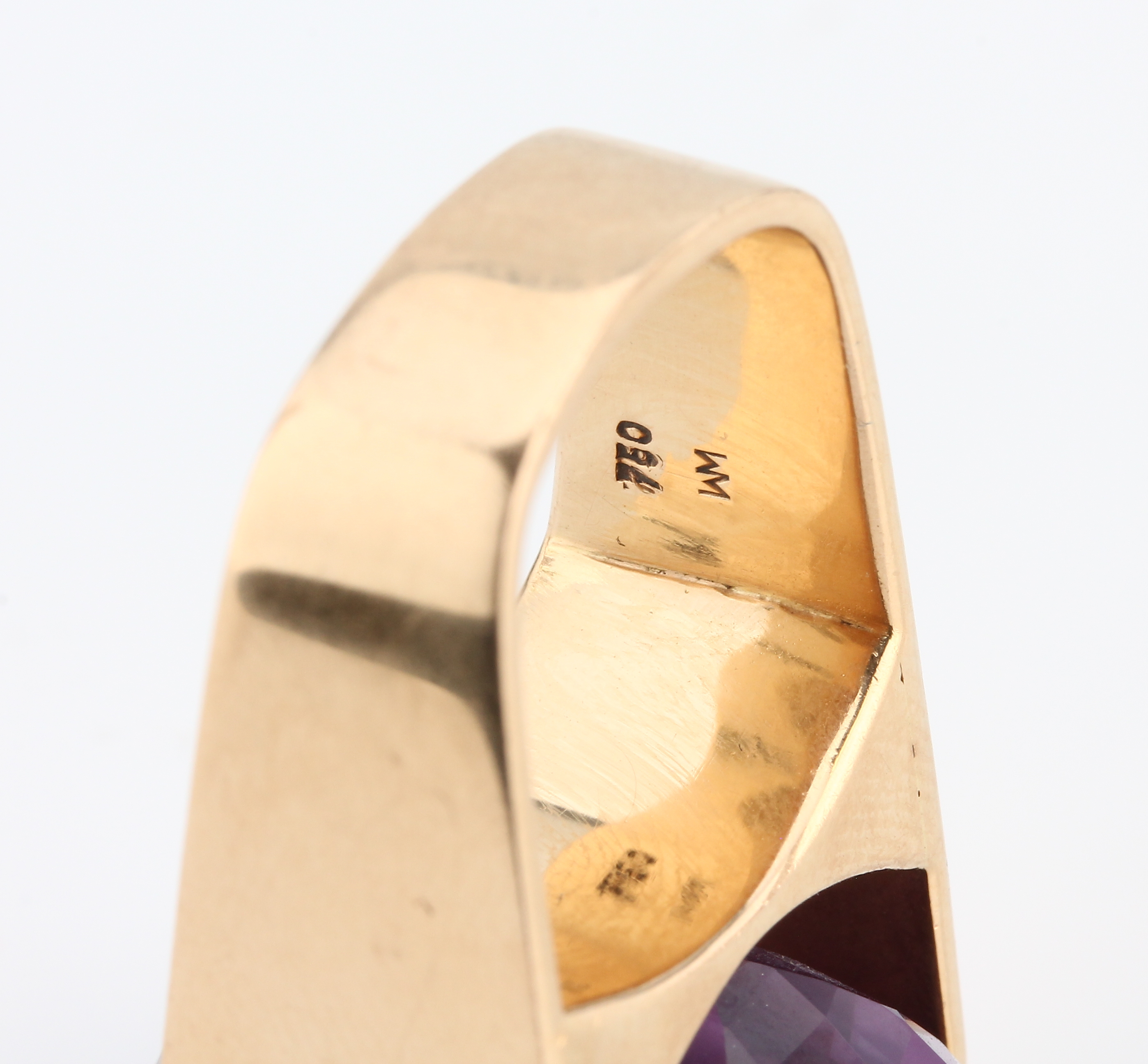 Detail b: 18 kt Gold Amethyst-Ring, GG 750/000, qualitätvolle Verarbeitung, facett. Amethyst ca. 45 ct, RW 55, ca. 33.2 g