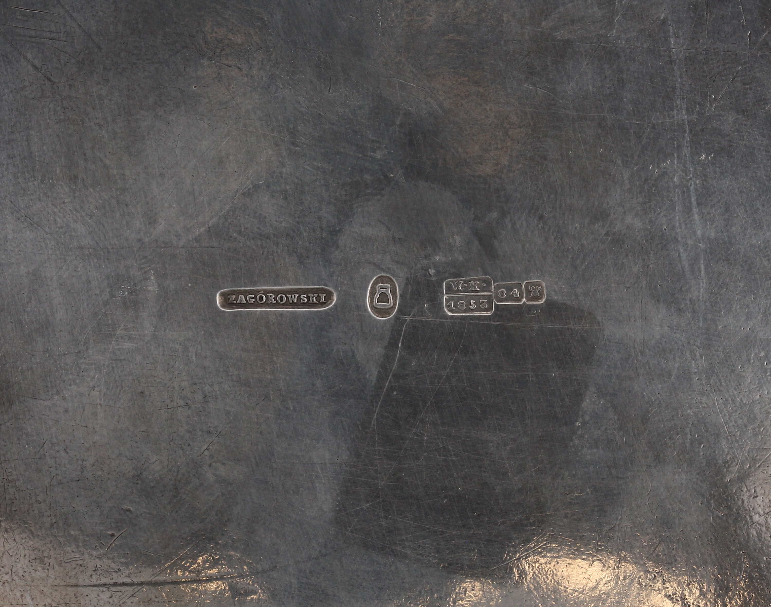 Detail d: Zuckerdose, Warschau 1853, 84er Silber, bauchige Grundform, vierpassig, Deckel mit plastischer Rosenbekrönung, auf 4 Füßen, innenvergoldet, mit ...
