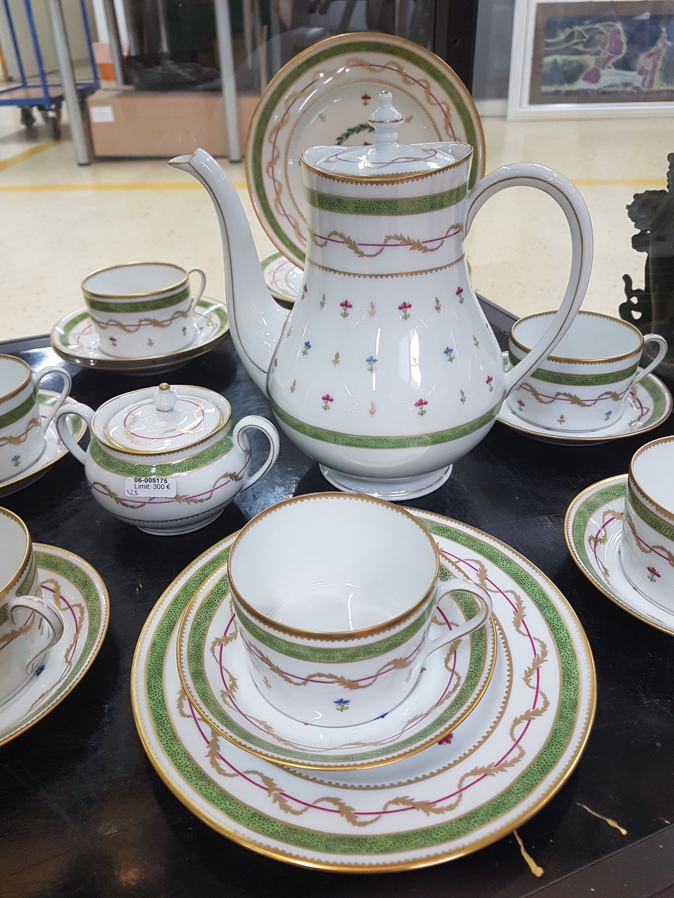 Detail a: Kaffeeservice, Haviland Limoges, 20. Jh., Modell Vieux Paris vert, grüner Rand, Goldstaffage, kleine gestreute Blumen, Kanne, Zuckerdose, 6 Tassen, ...