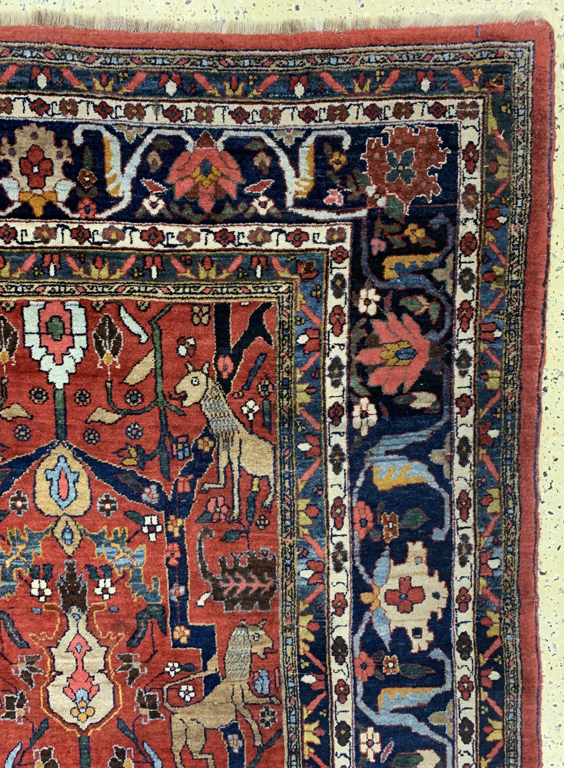 Detail e: Antiker Bidjar, Persien, um 1900, Wolle aufWolle, ca. 400 x 290 cm, minimaler Mottenfraß,EHZ: 2