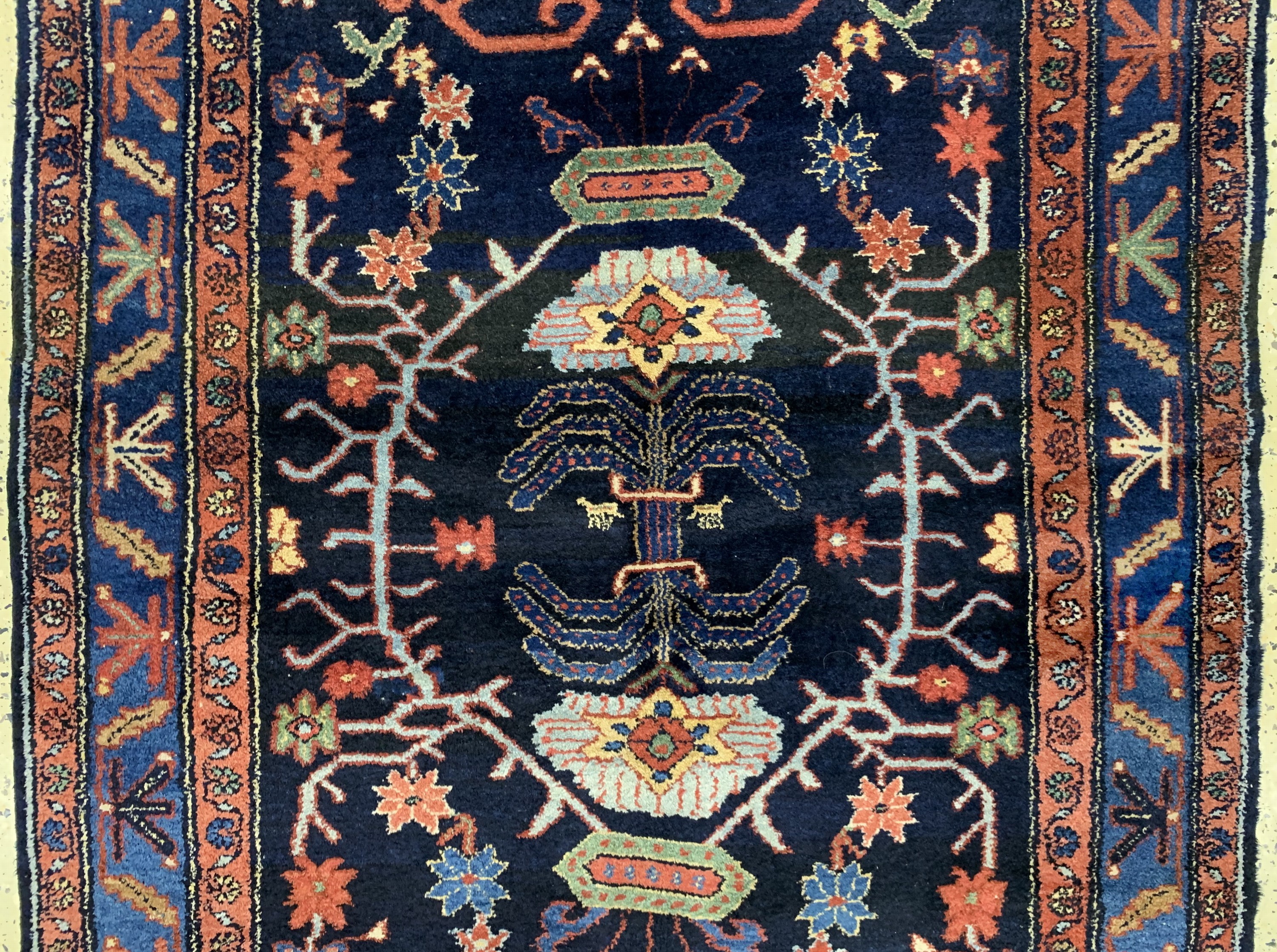 Detail b: Nahawand alt, Persien, Anfang 20.Jhd, Wolleauf Baumwolle, ca. 400 x 138 cm, EHZ: 2, (alteRestaurierungen)