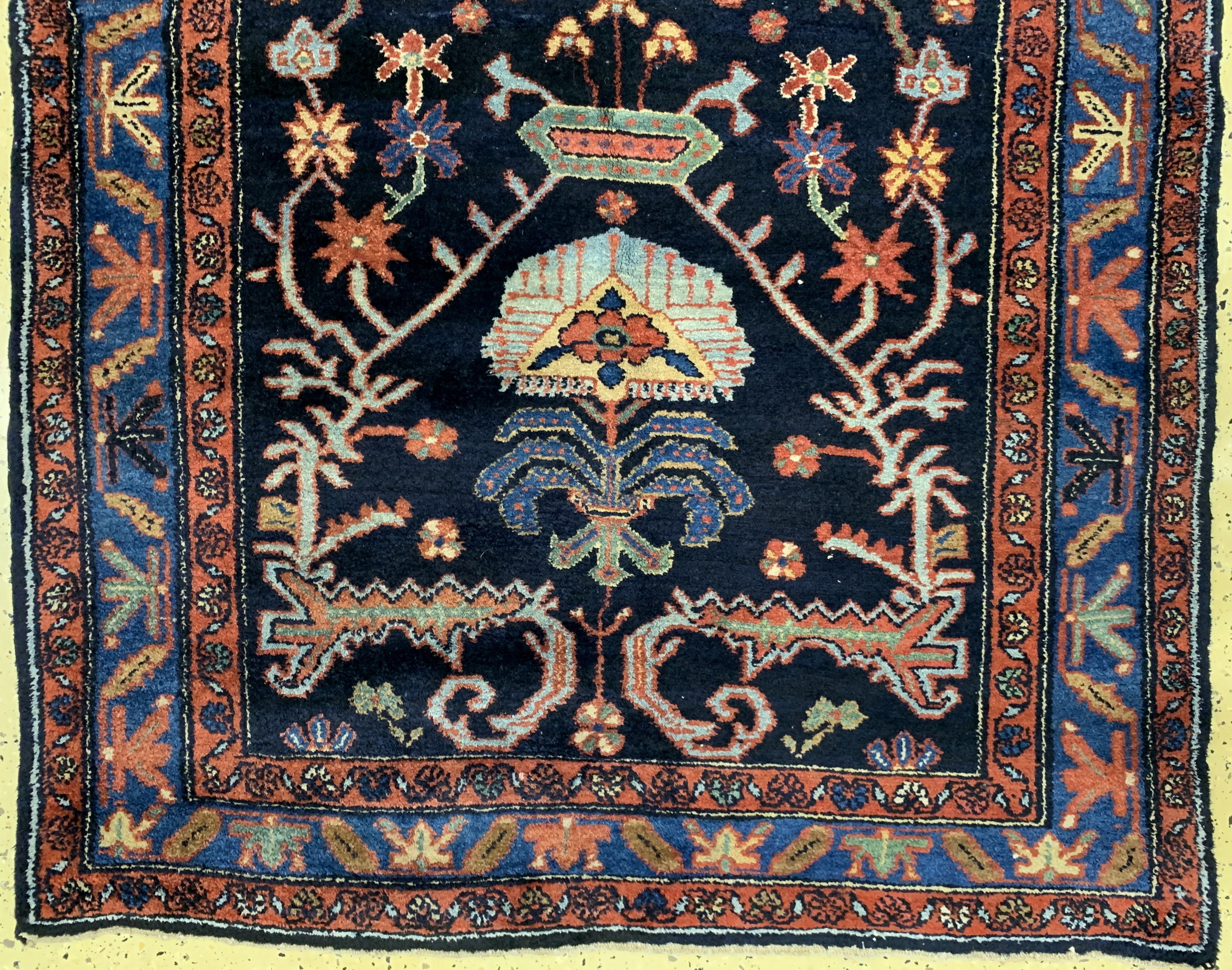 Detail c: Nahawand alt, Persien, Anfang 20.Jhd, Wolleauf Baumwolle, ca. 400 x 138 cm, EHZ: 2, (alteRestaurierungen)