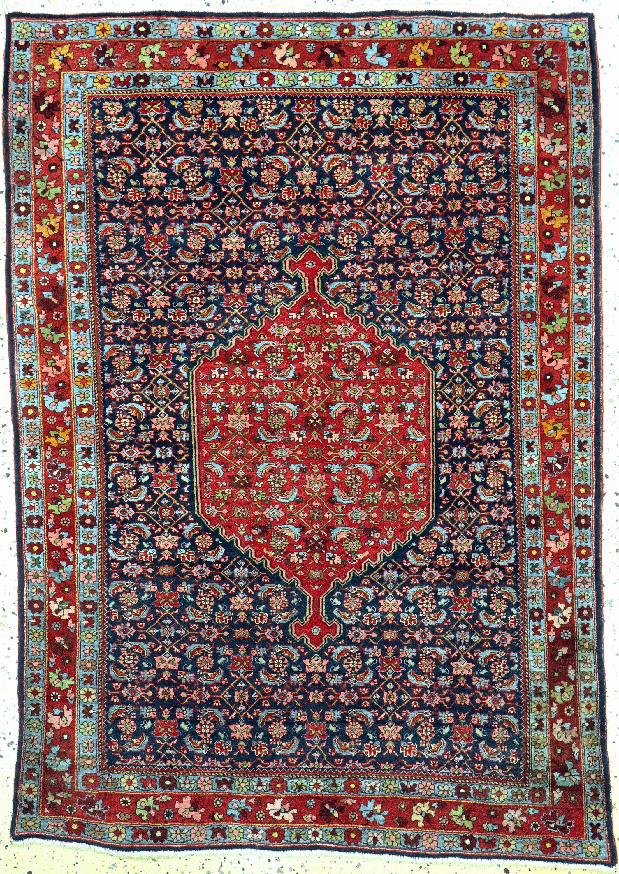 Bidjar alt, Persien, Anfang 20.Jhd, Wolle auf Baumwolle, ca. 160 x 113 cm, minimale Mottenfraß am Rand, EHZ: 2