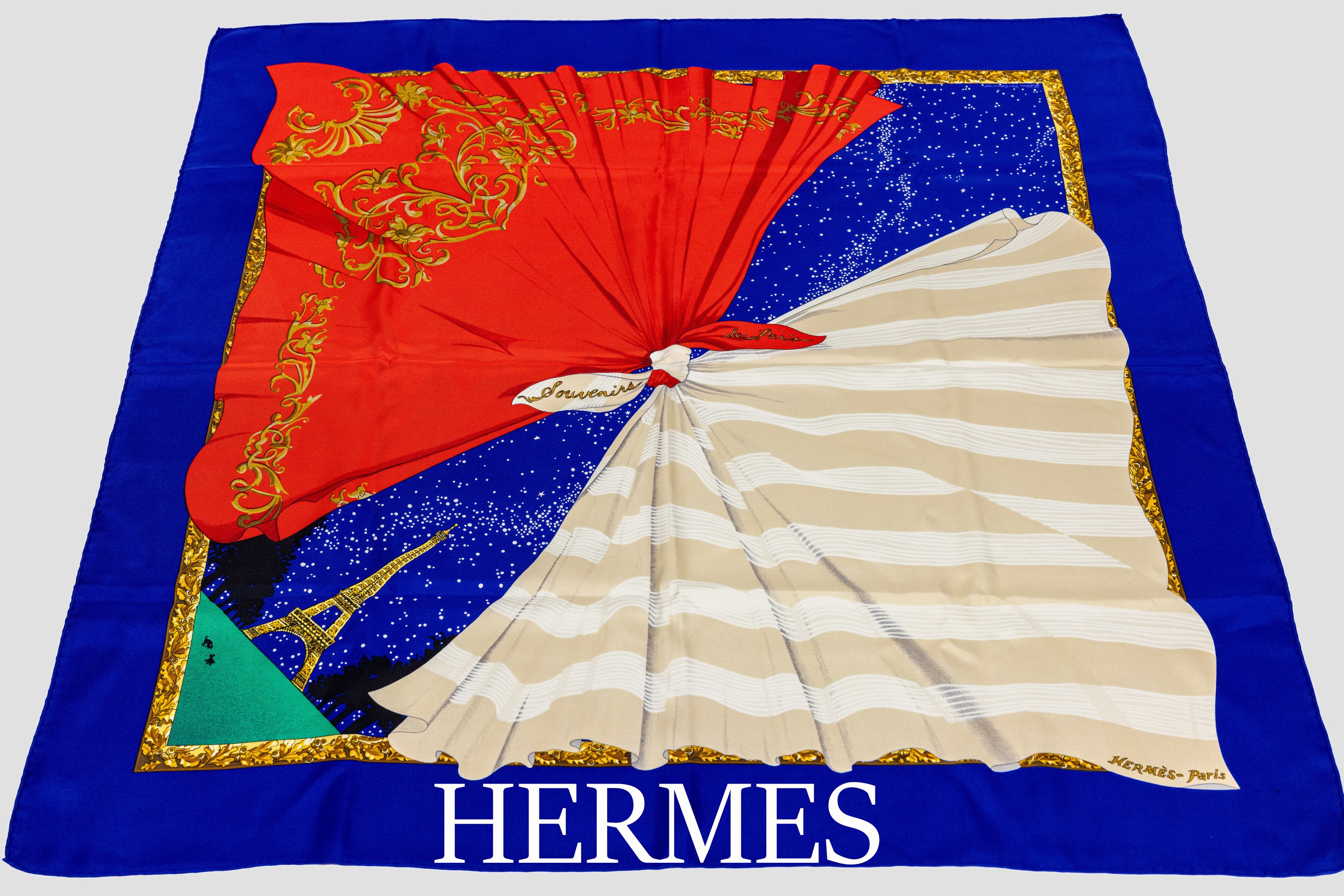HERMES Carree "Souvenirs de Paris", 100% Seide, Made in France, Darstellung zweier verknoteter Vorhänge, Sternenhimmel mit Eifelturm, ...