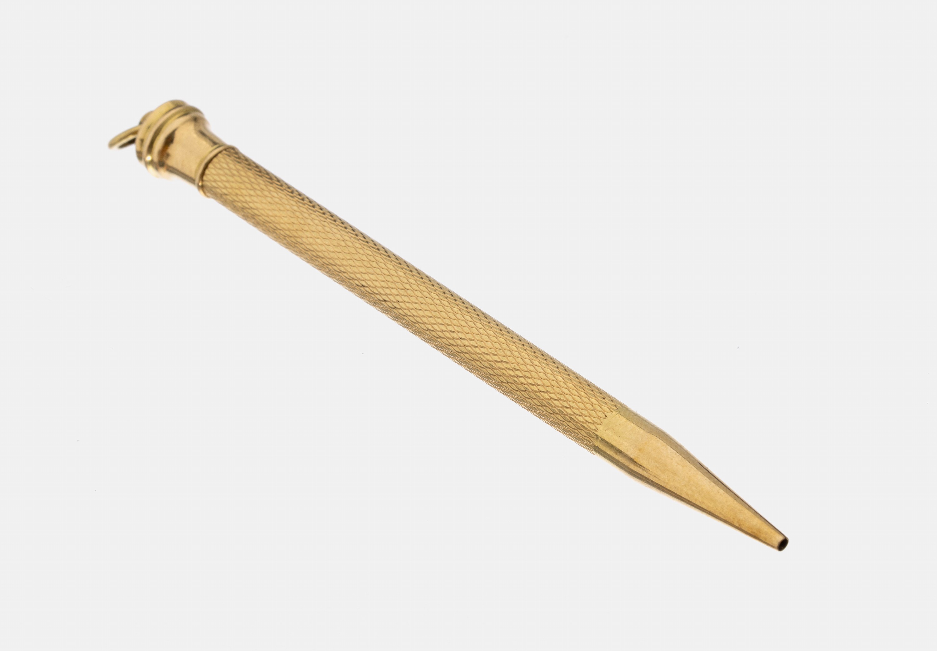 14 kt Gold Drehbleistift, wohl Österreich, GG 585/000 gepr., Oberfläche fein graviert, L.ca. 8 cm, mit Öse, ca. 8.0 g