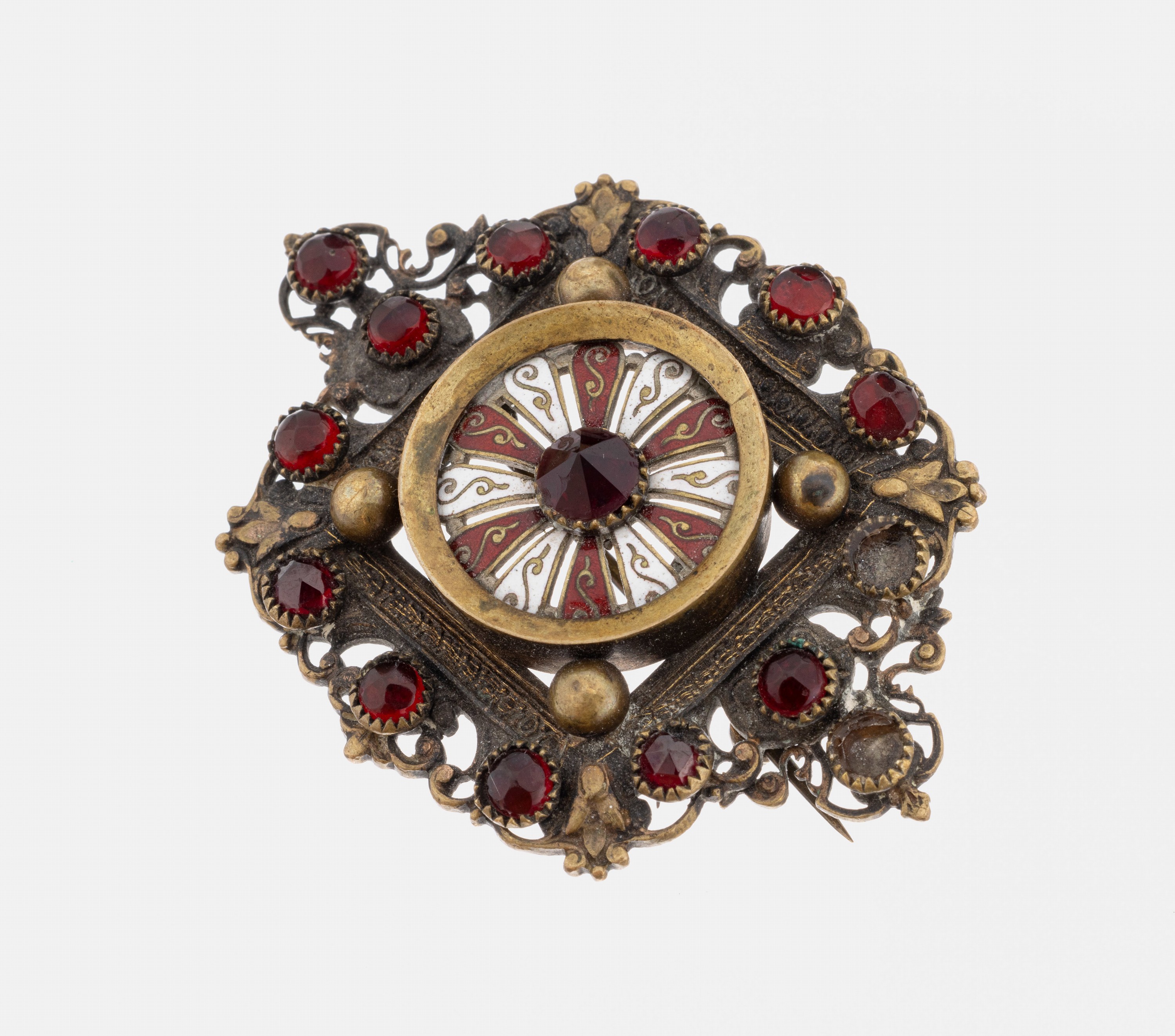 Historismus Brosche, wohl Österreich um 1880, Messing, mittig Zierelement, weiß und rot emailliert, rundfacett. rote Glassteine, 2 Steine fehlen, ...