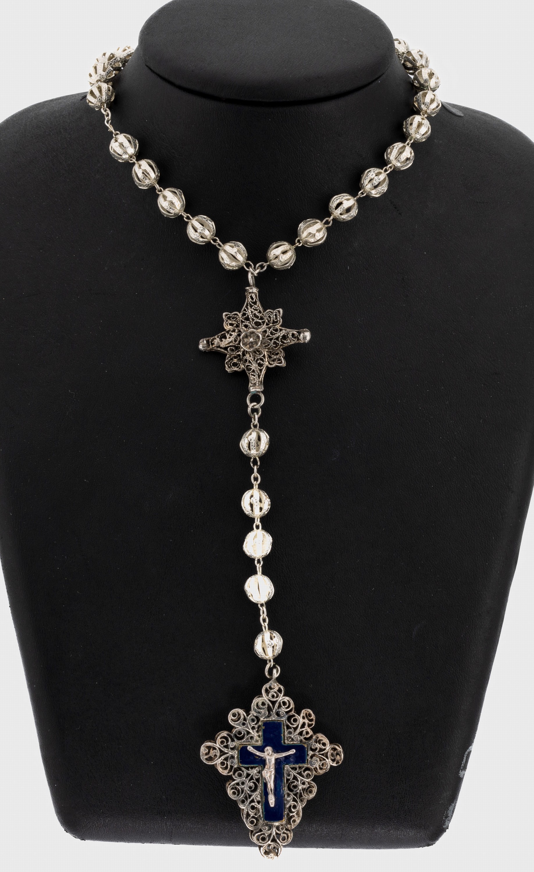Rosenkranz, wohl süddeutsch, um 1830-40, Silber gepr., Silberkugeln, Kreuz und Zwischenglied aus älterem Zusammenhang, L. ca.56 cm