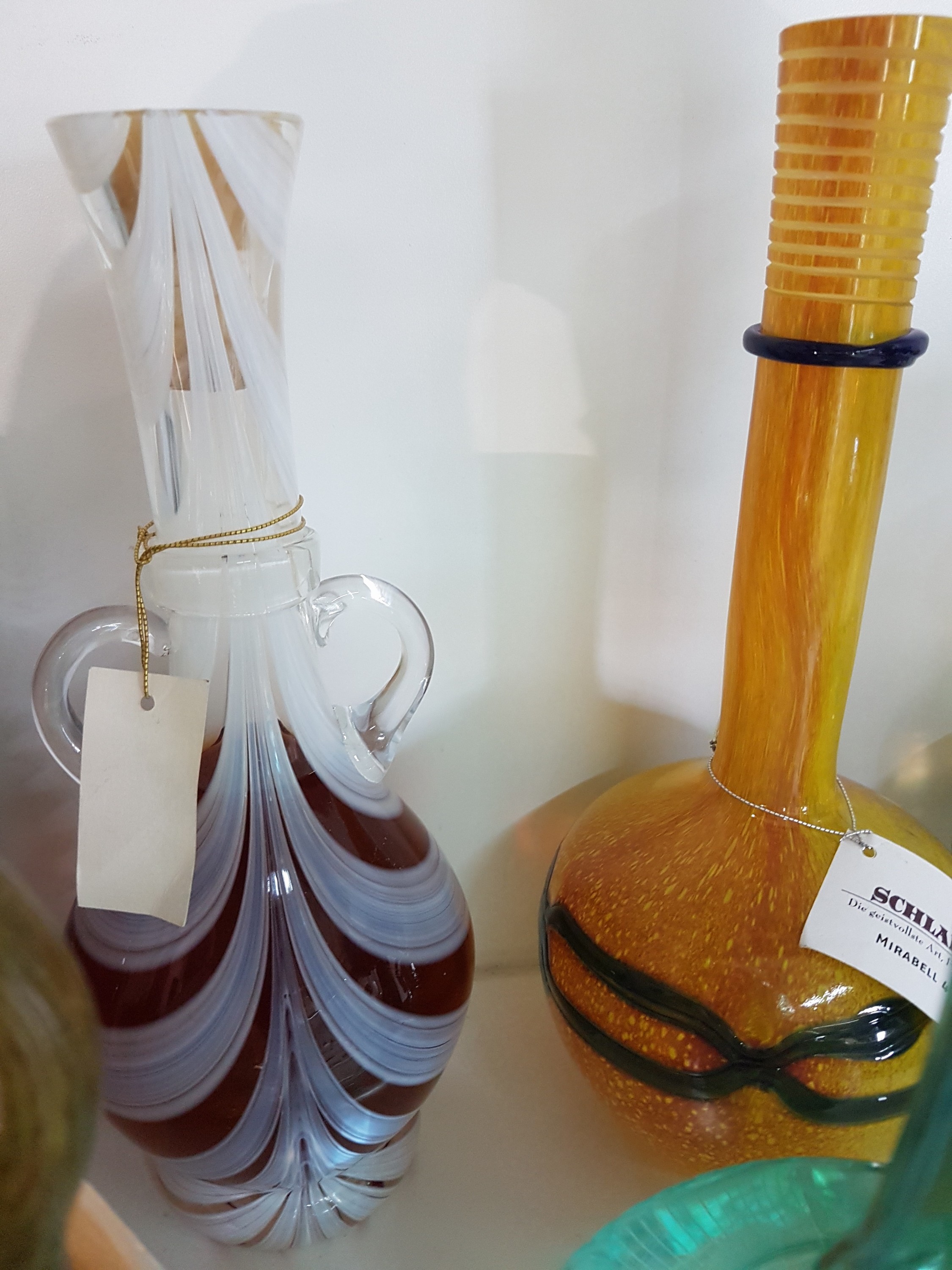 Detail g: Elf Jahresflaschen historische Weingefäße mit versch. Weinbränden, Daniel Kufner, Bayerischer Wald, 1999- 2011, römische Traubenflasche mit ...