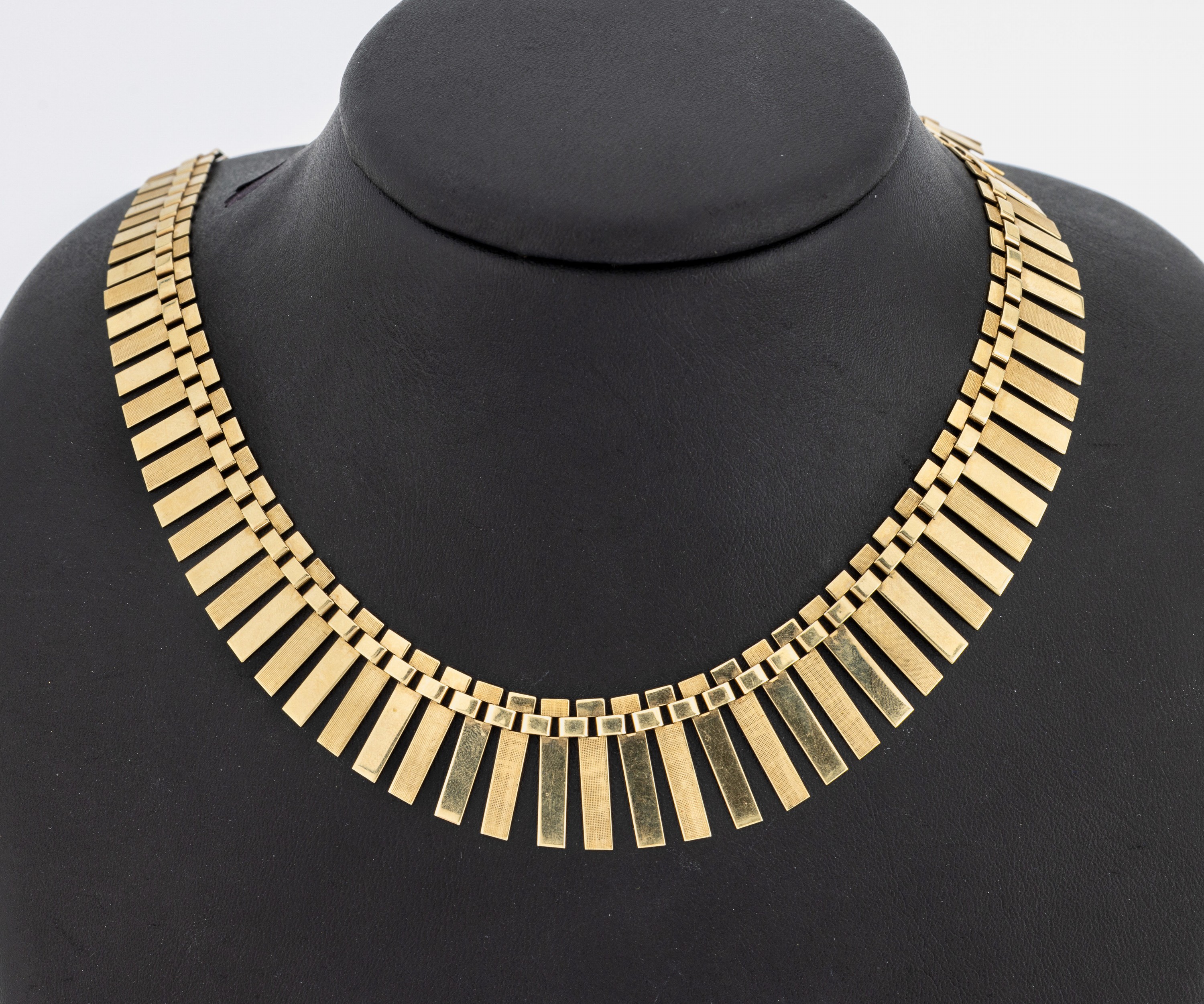 14 kt Gold Collier, GG 585/000 part. sat., längliche Glieder im Verlauf, pol. und sat. imWechsel, L. ca. 43 cm, Federringschließe, ca. 30.4 g