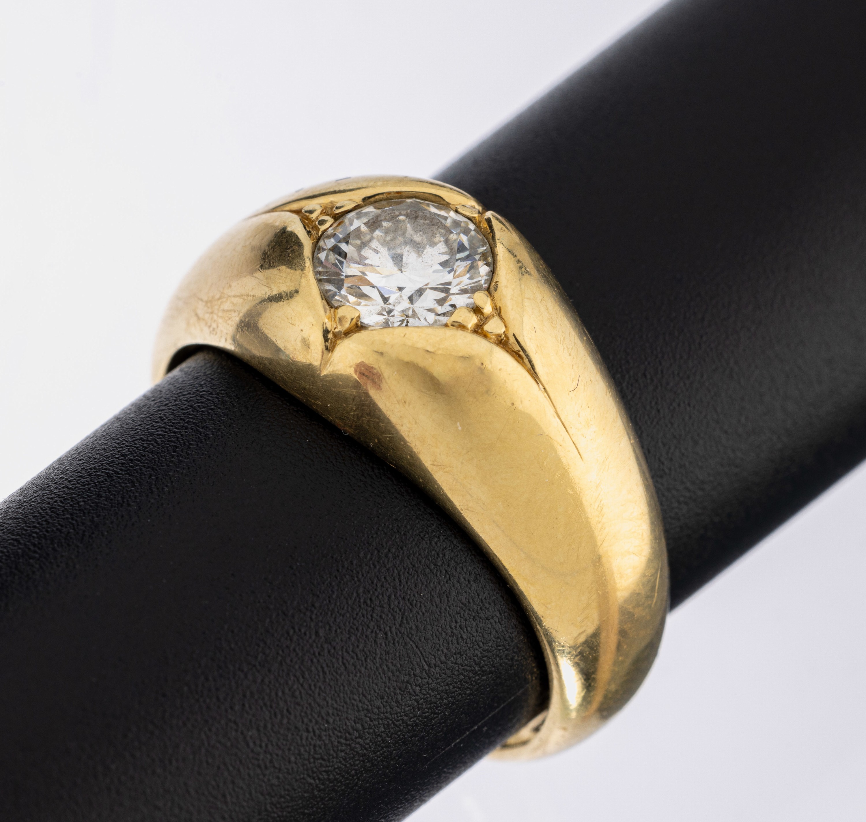 18 kt Gold Brillant-Ring, GG 750/000, 1 Brillant ca. 1.15 ct (grav.) Weiß/si, RW 66, ca. 16.4 g