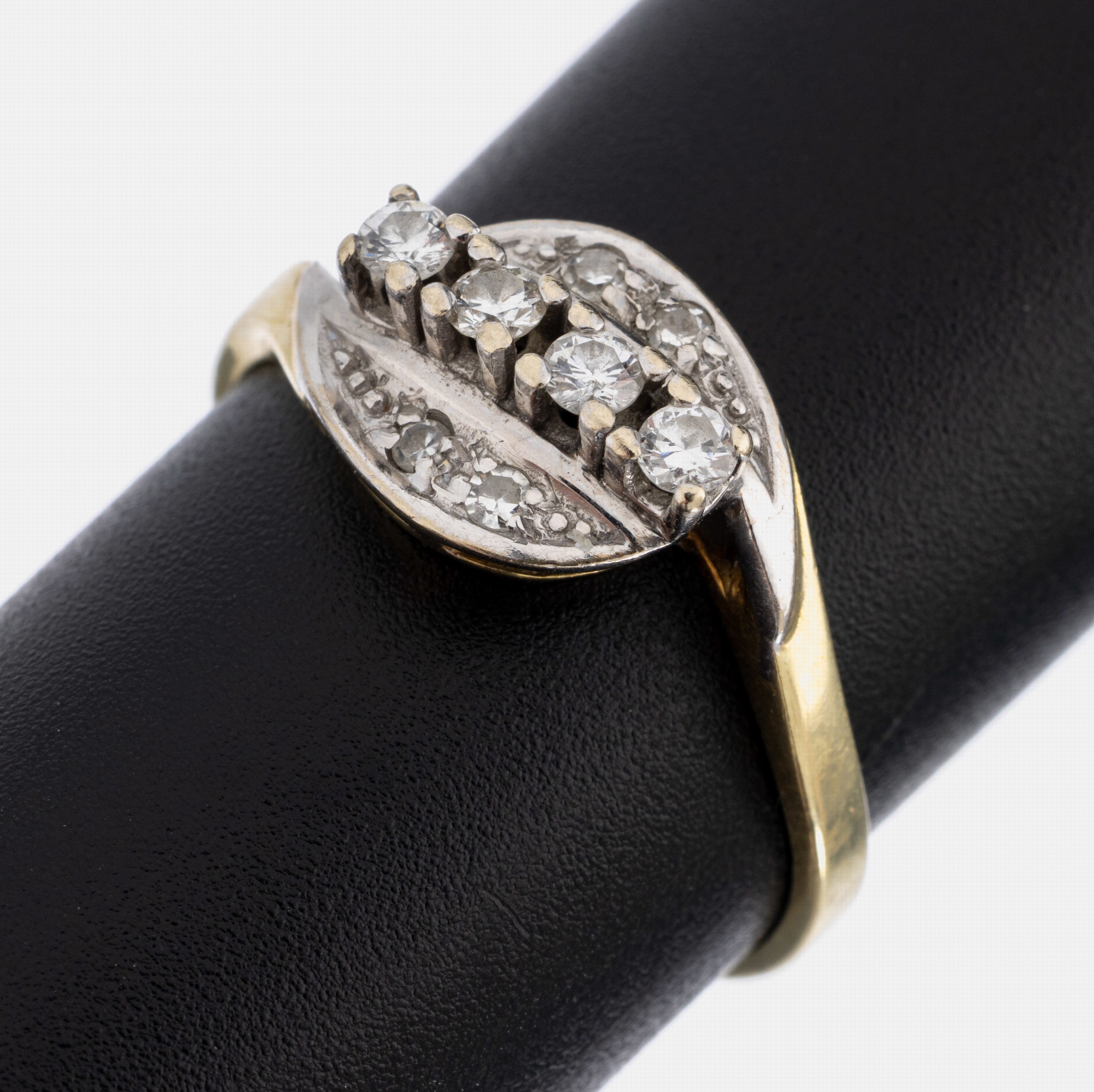 14 kt Gold Diamant-Ring, GG/WG 585/000, Ringkopf schauseitig WG, 4 Brillanten und 4 8/8-Diamanten zus. ca. 0.20 ct Weiß/si, RW 58, ca. 3.1 g