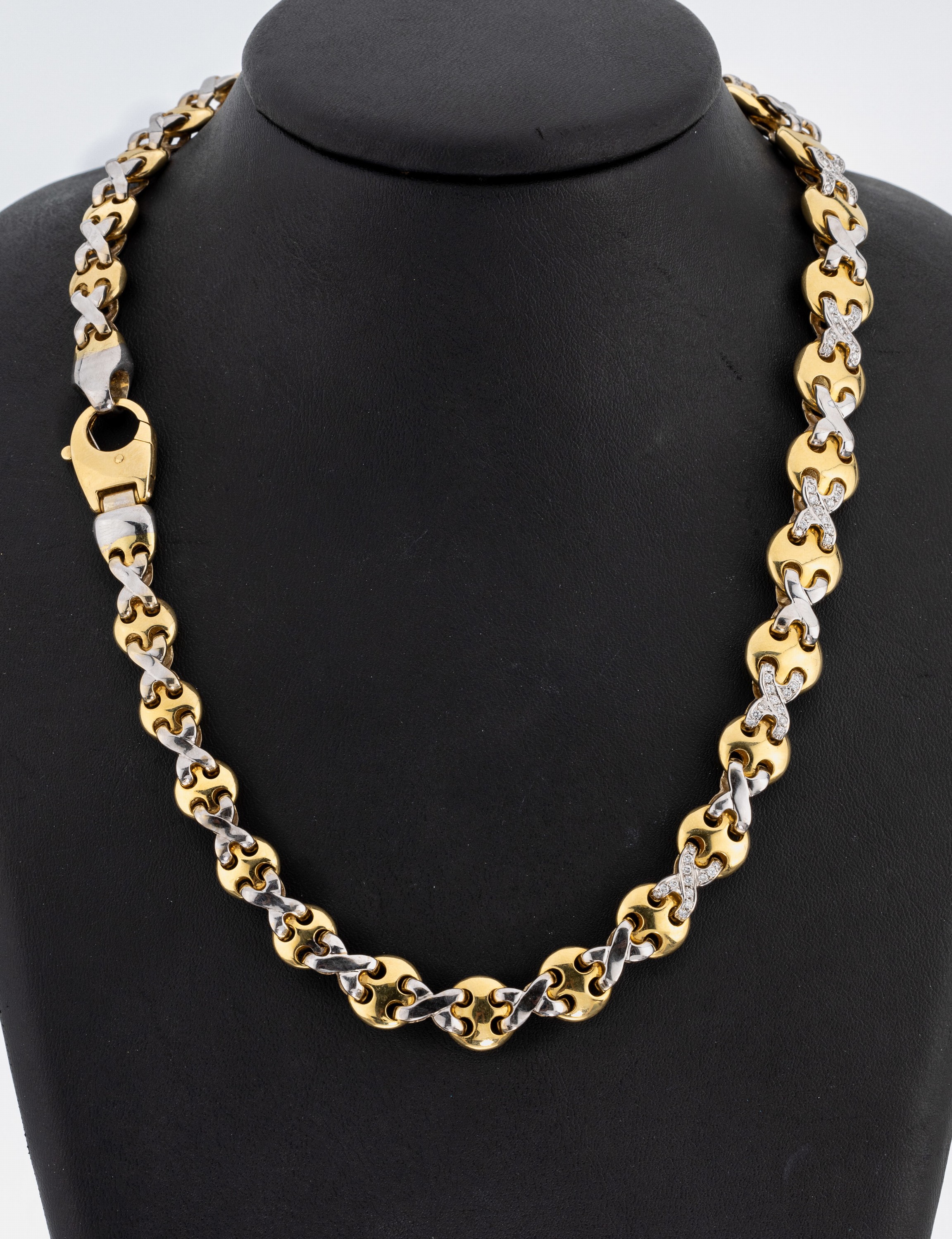 18 kt Gold Brillant-Collier, GG/WG 750/000,runde GG Glieder, gekreuzte WG-Glieder mit insg. 91 Brillanten zus. ca. 0.57 ct feines Weiß/lupenrein, ...