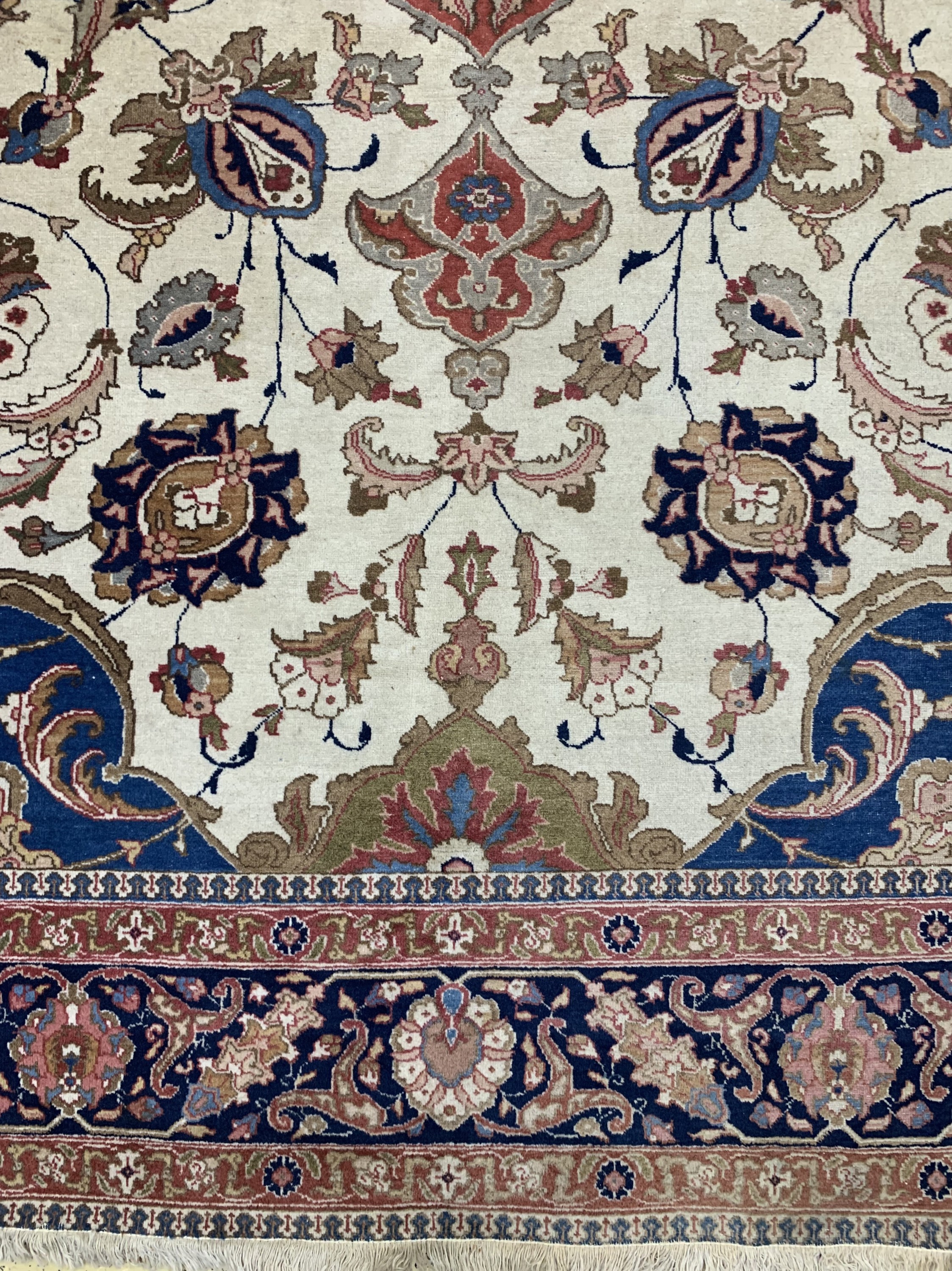 Detail b: Täbriz alt, Persien, Anfang 20.Jhd, Wolle auf Baumwolle, ca. 390 x 320 cm, EHZ: 3