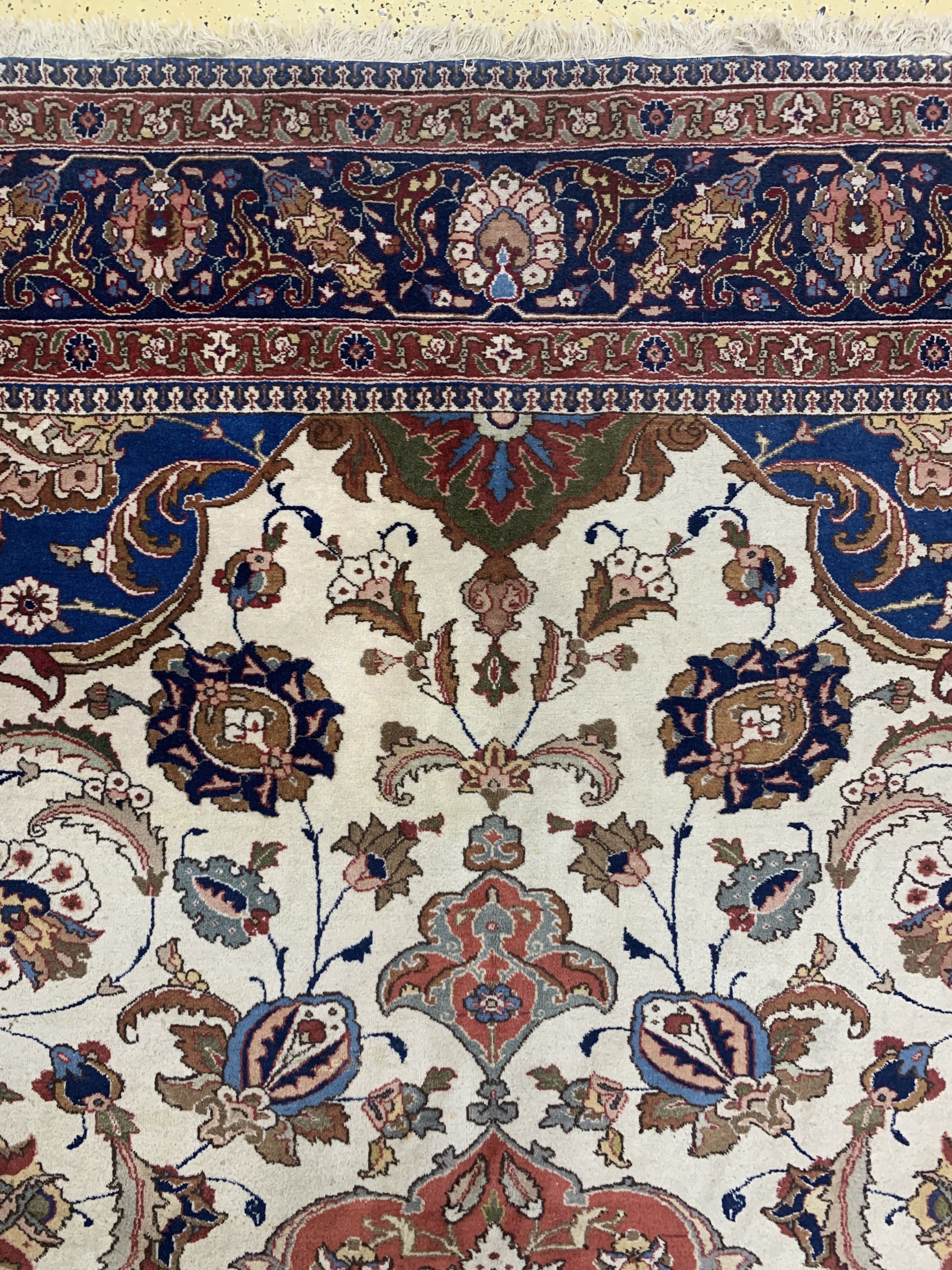 Detail f: Täbriz alt, Persien, Anfang 20.Jhd, Wolle auf Baumwolle, ca. 390 x 320 cm, EHZ: 3