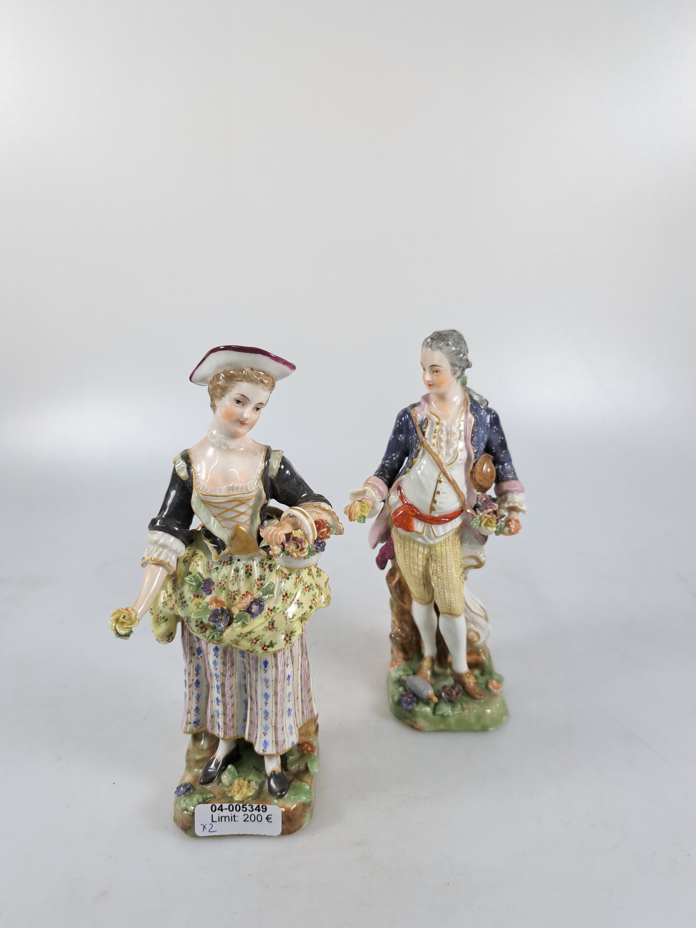 Detail a: Paar Porzellanfiguren, Fürstliche Fuldaische Feine Porzellanfabrik, Ende 18.Jh., Porzellan, farbig staffiert, galantes Paar, l. best., H. 14 cm
