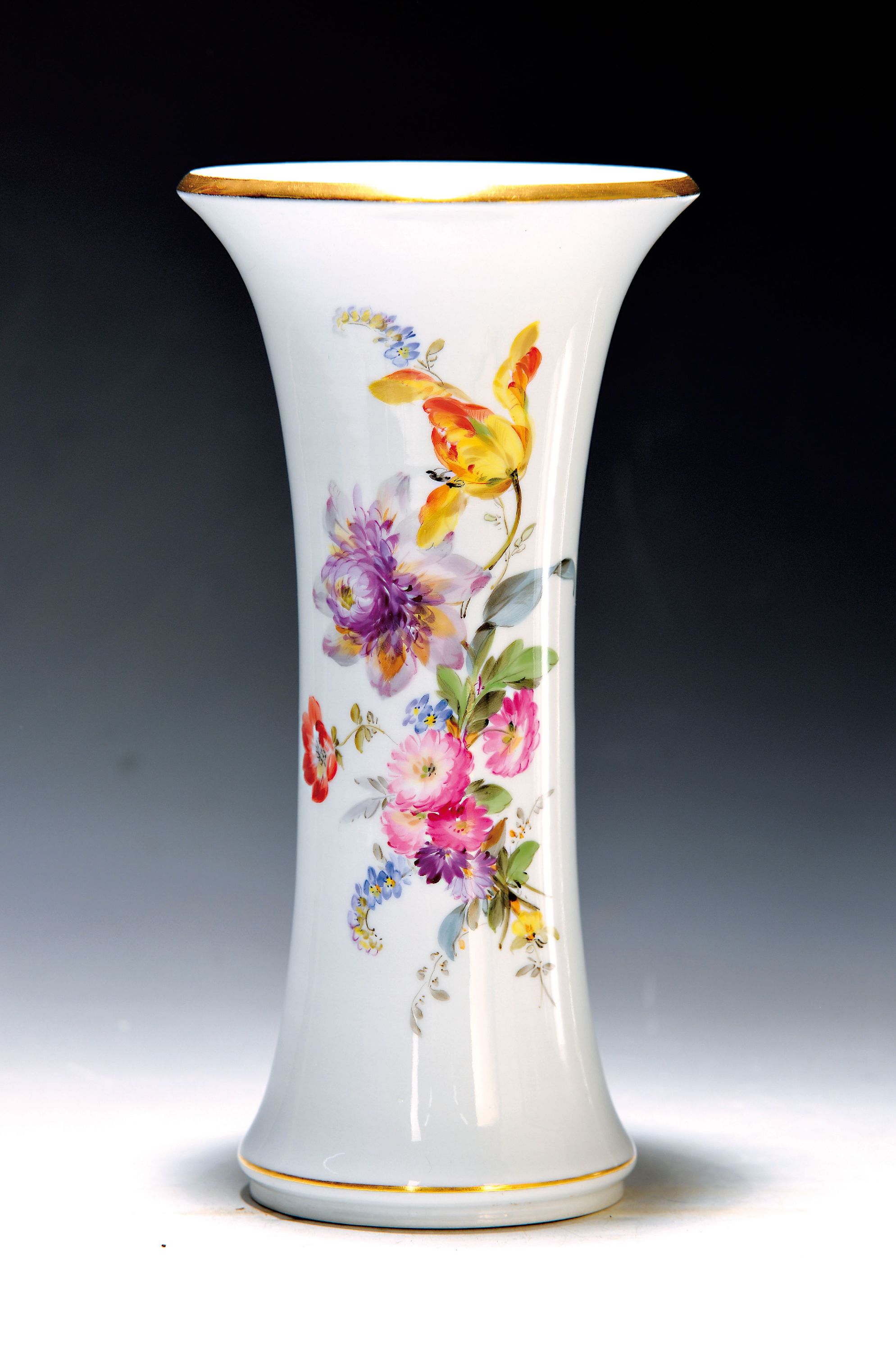 Porzellanvase, Meissen, Jubiläumsjahr, 1910, feine Blumenbukettmalerei, auch Blumen auf der Rückseite, Goldrand,