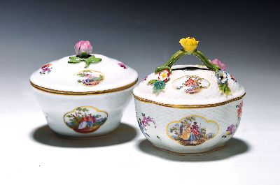 Image 26881826 - 2 Zuckerdosen, Wien und Ludwigsburg, 19.Jh., Porzellan, farbig- und goldstaffiert, ...
