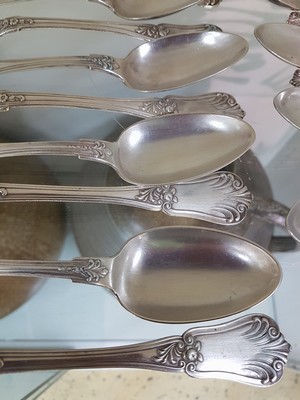 26881840b - Silberbesteck, Österreich, um 1900, für 12 Personen, reich verziert, 12 ...