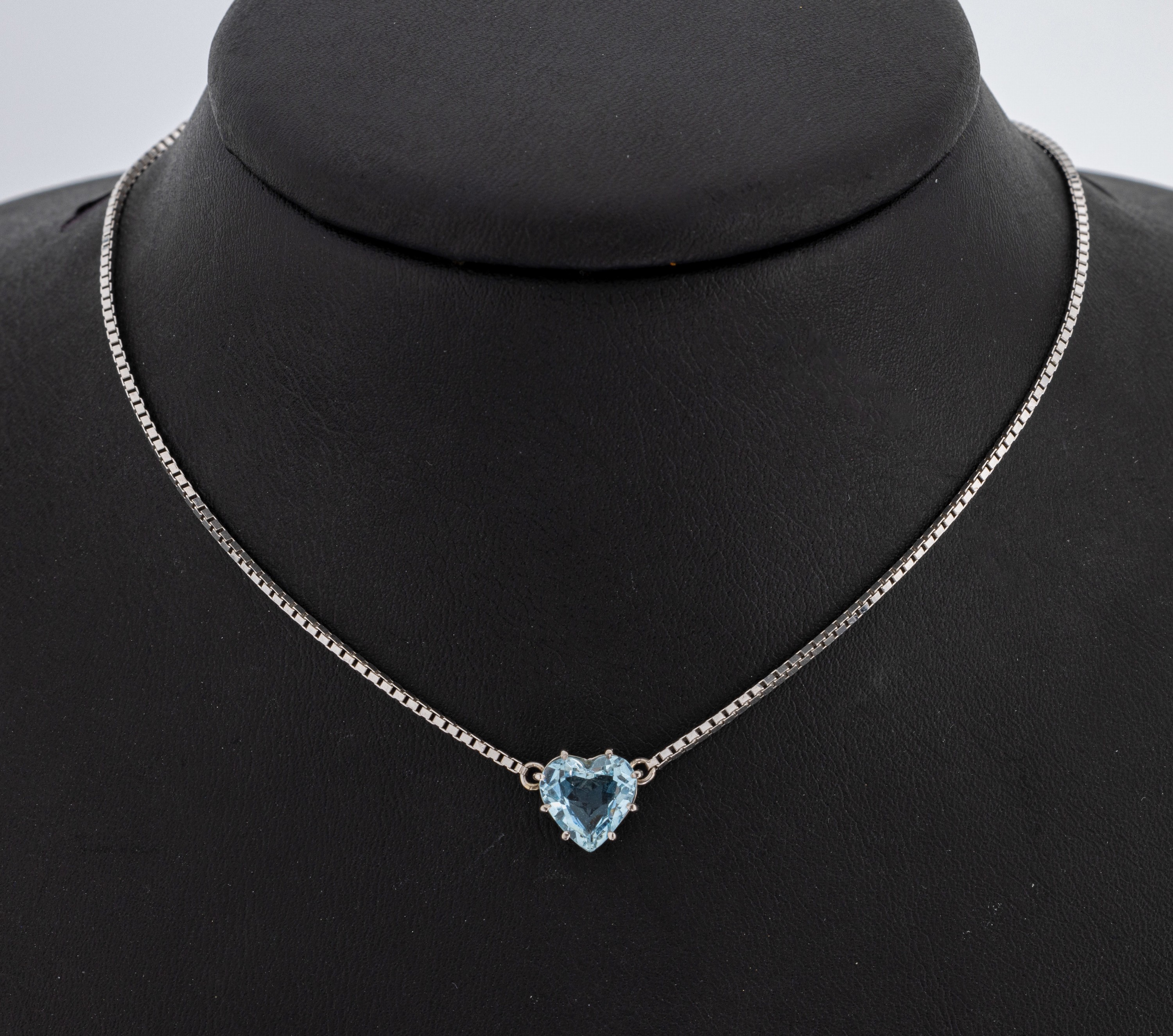 14 kt Gold Aquamarin-Collier, WG 585/000, Mittelteil mit facett. Aquamarin-Herz ca. 1.80ct, L. ca. 43.5 cm, Federringschließe, ca. 4.9g