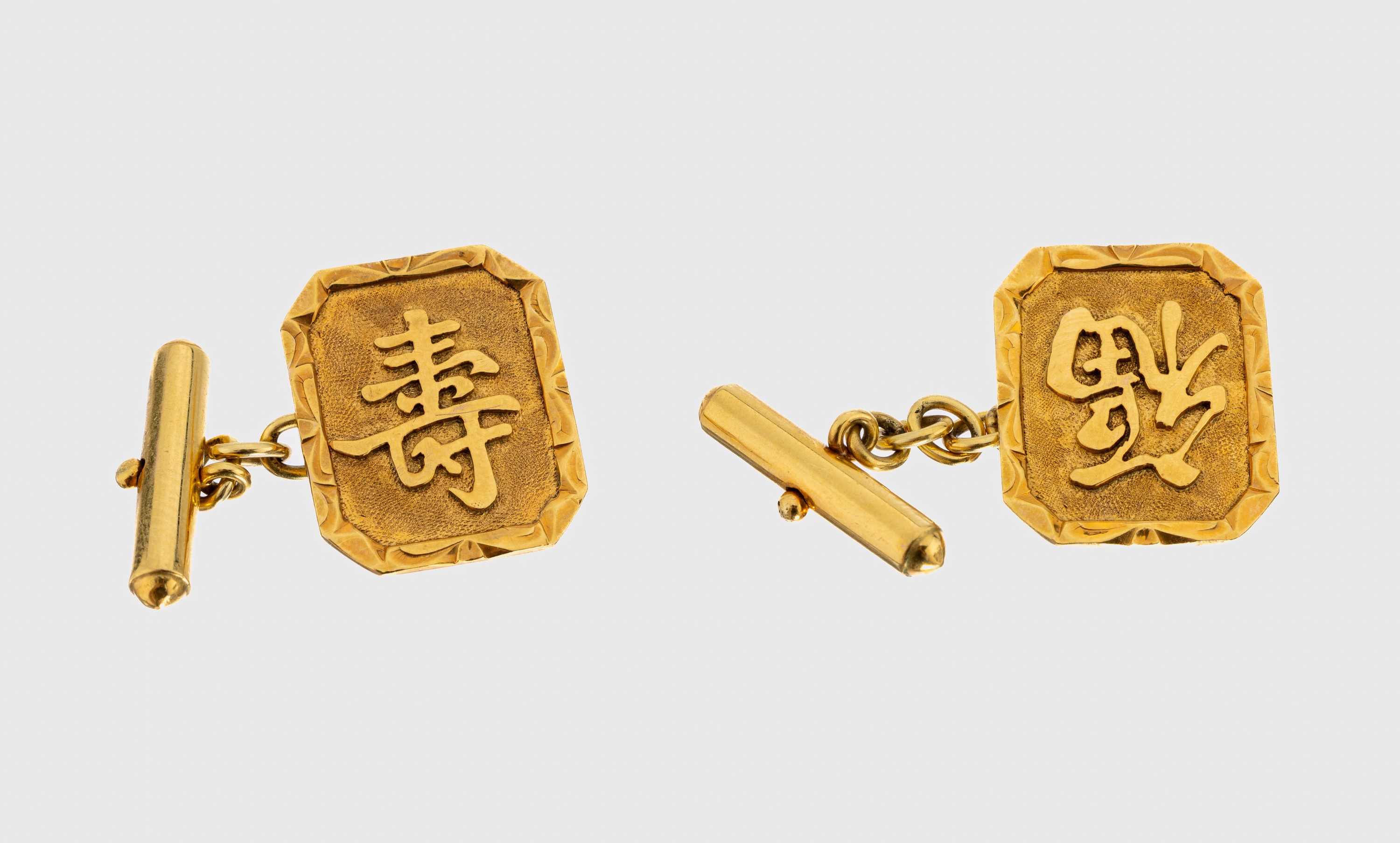 Paar 14 kt Gold Manschettenknöpfe, GG 585/000, oktogonale Platten mit chin. Schriftzeichen, ca. 8.4 g