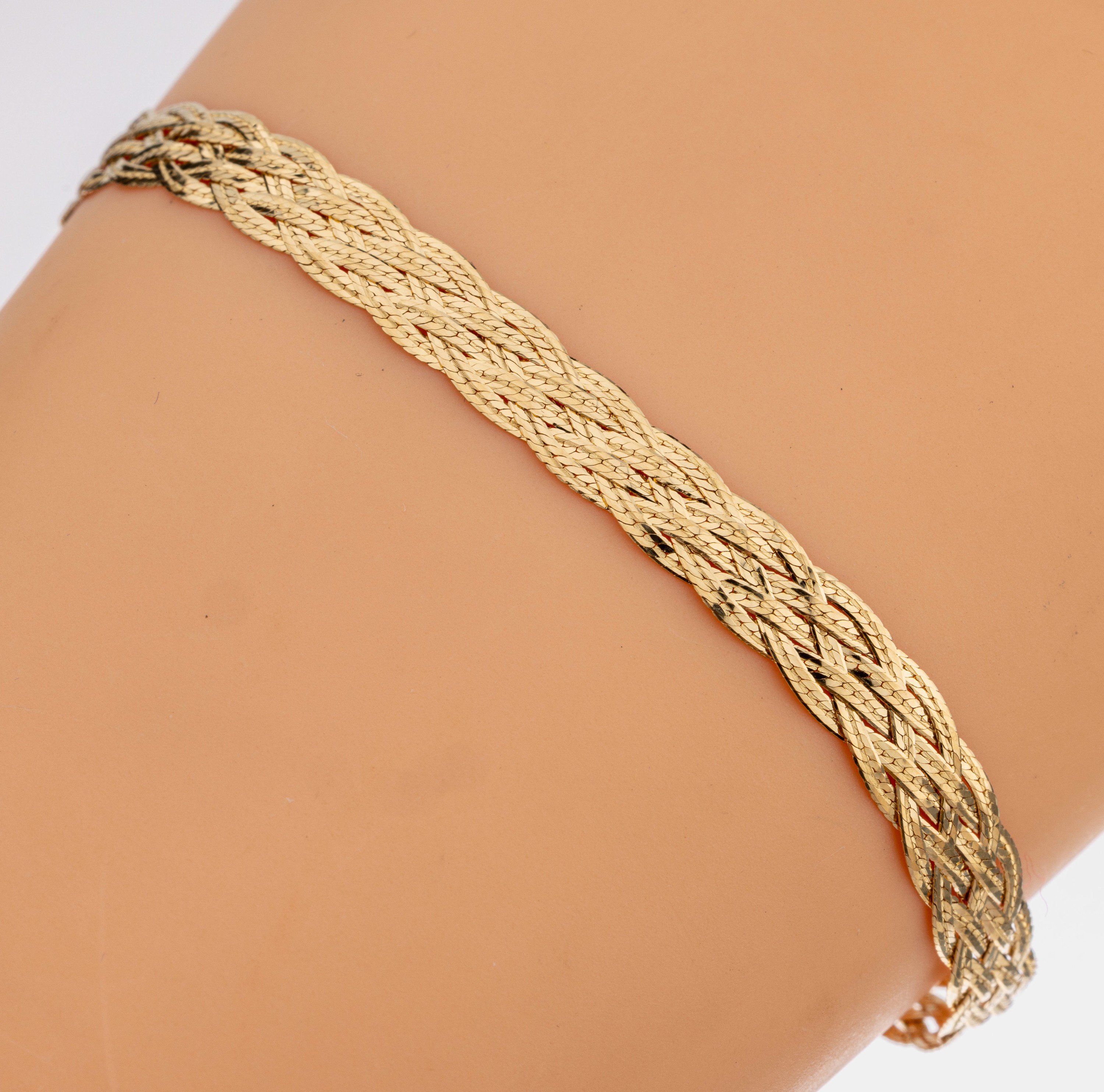 18 kt Gold Armband, GG 750/000, mehrreihig geflochten, L. ca. 20 cm, ca. 5.5 g, Karabinerschließe