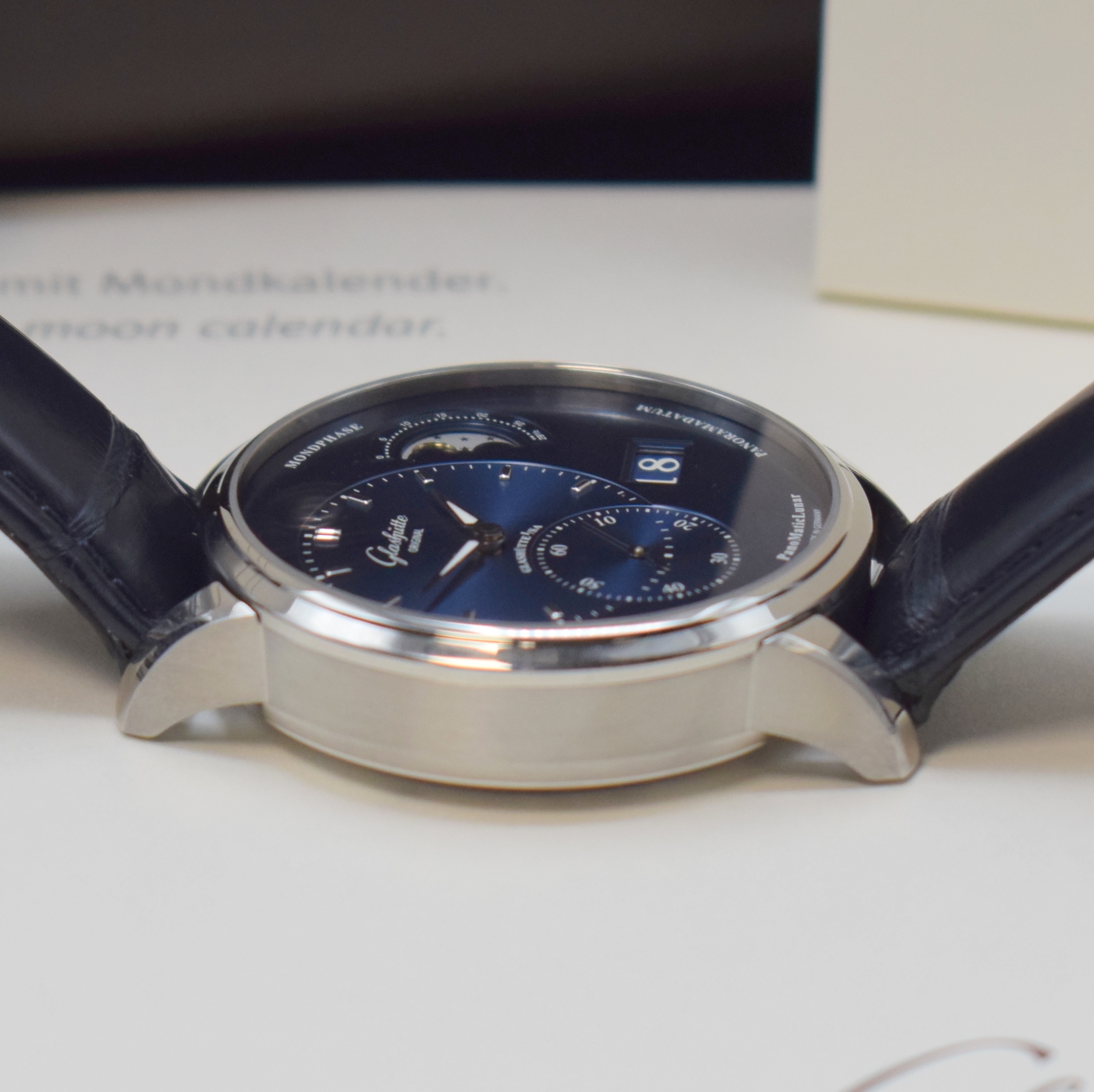 Detail d: GLASHÜTTE ORIGINAL ungetragene, nahezu neuwertige Herrenarmbanduhr PanoMaticLunar Referenz 1-90-02-46-32-01, Automatik, beids. vergl. Edelstahlgeh. ...