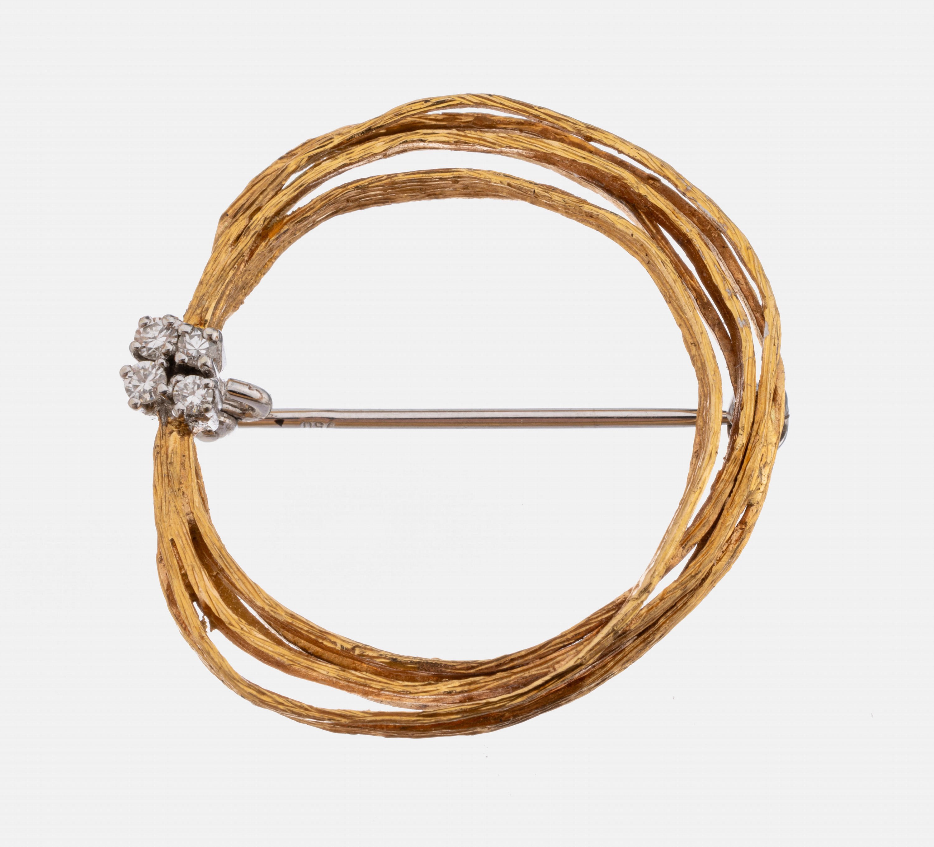 18 kt Gold Brillant-Brosche, GG/WG 750/000,Oberfläche sat., 4 in WG gefasste Brillanten zus. ca. 0.12 ct Weiß/si-p, D. ca. 3 cm, ca. 7.5 g