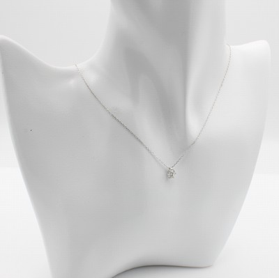 26882320a - Collier mit Brillantsolitär, WG 750/000, Brill. ca. 0.50 ct feines Weiß/si in ...