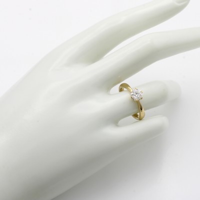 26882395b - Ring mit Brillantsolitär, GG 750/000, Brill. ca. 0.70 ct feines Weiß/si in ...